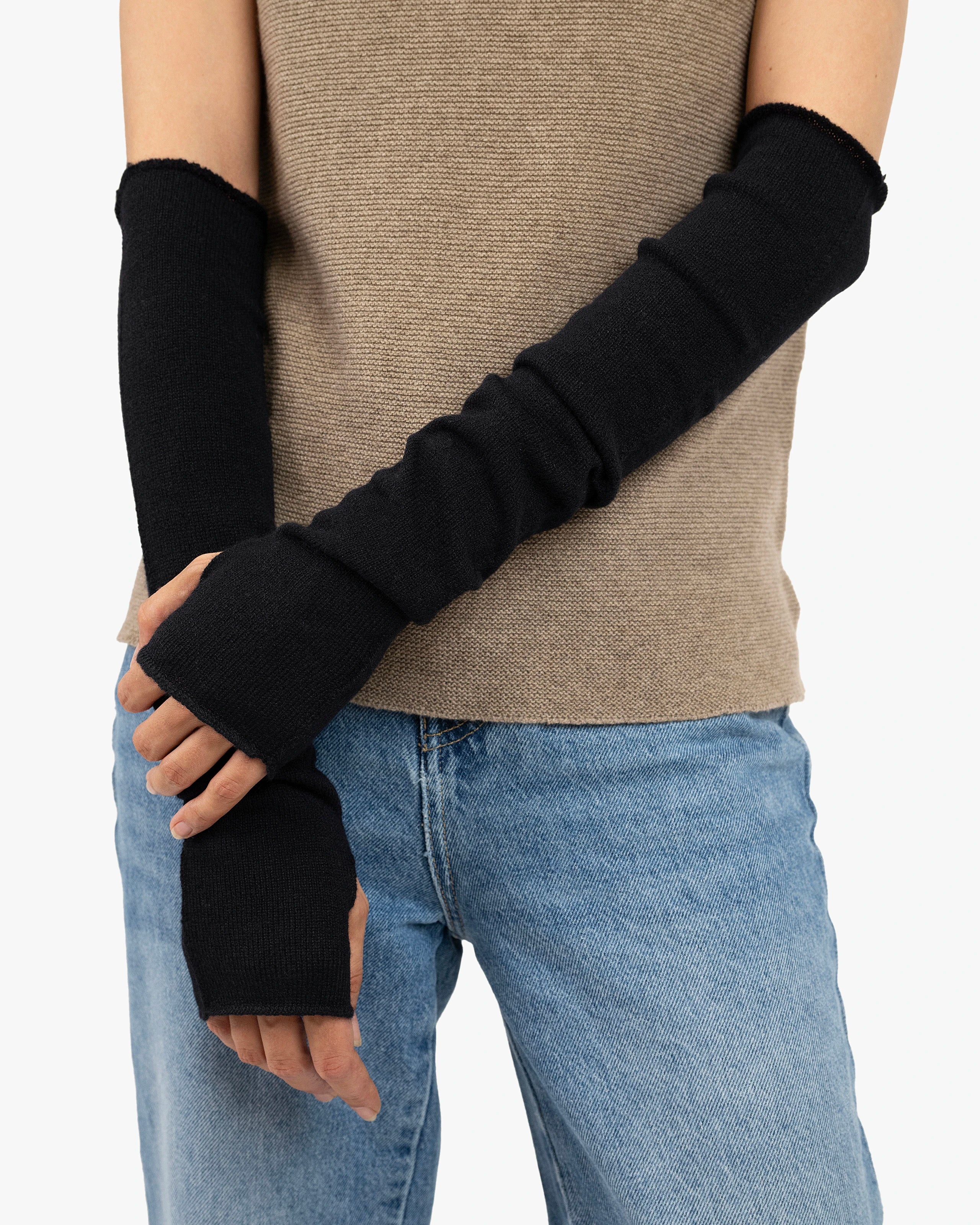 D．HYGEN Pure Cashmere Fingerless Glove Cashmere Fingerless Gloves - Black | MaisonCashmere