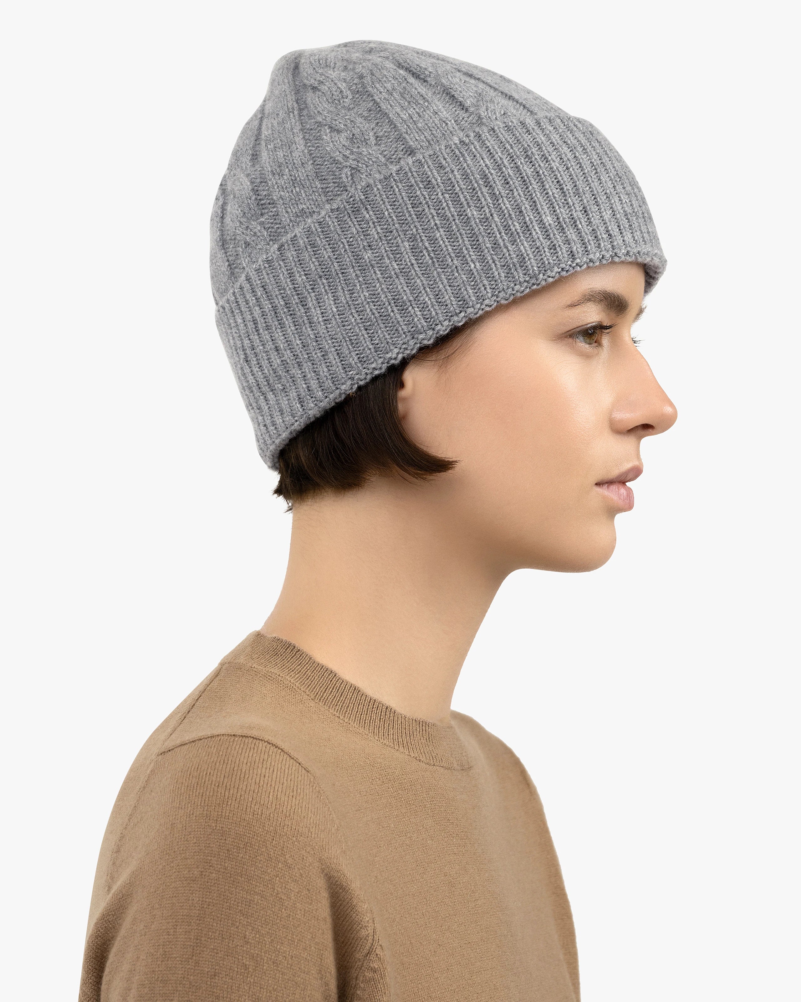 womens-cable-knit-cashmere-hat