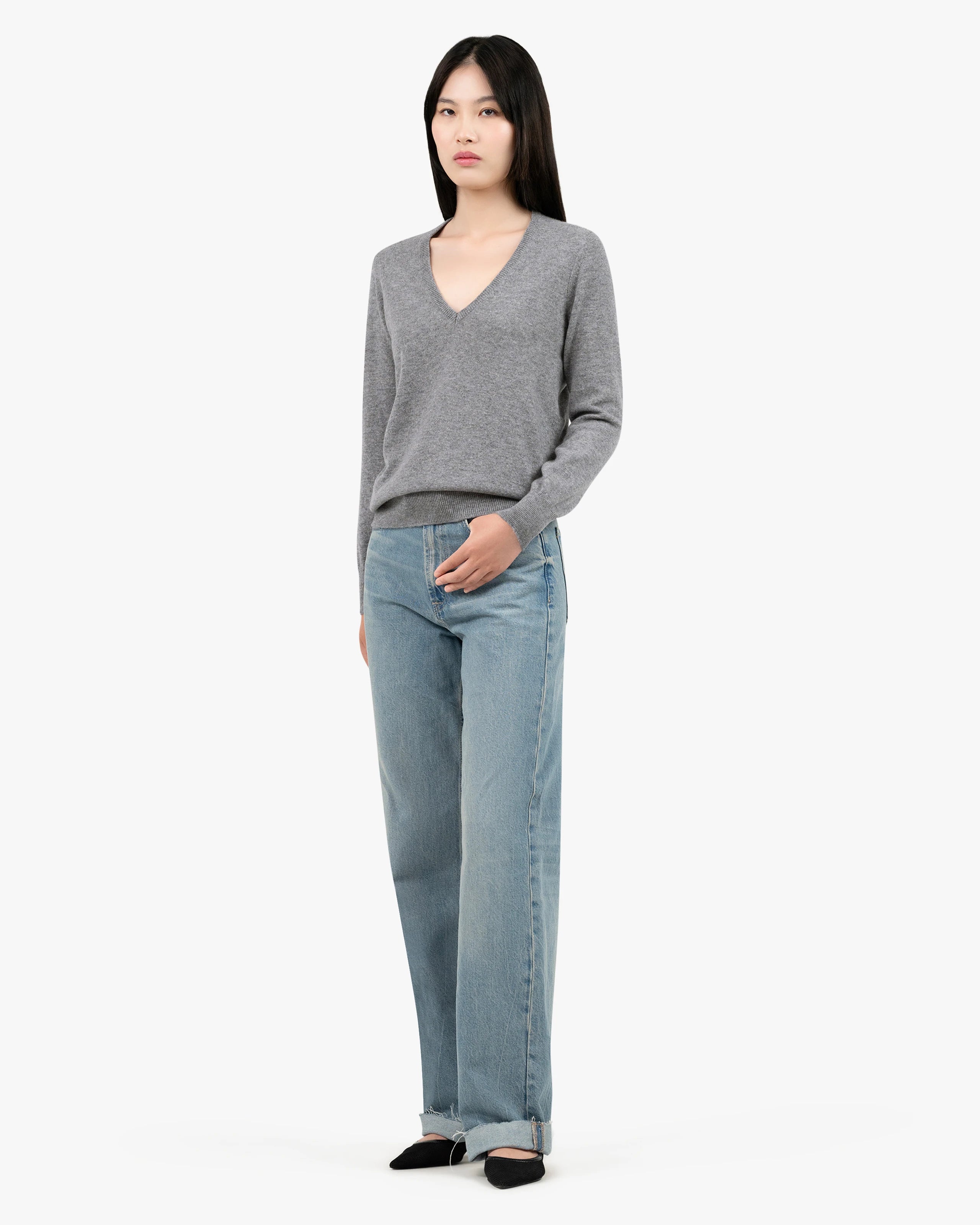 Women's Essential Cashmere V-Neck Sweater - Medium Grey