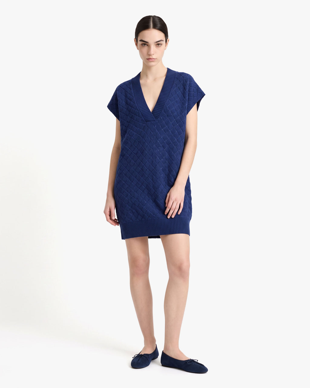 V-Neck Dress | The Moment 05 Women > Dresses