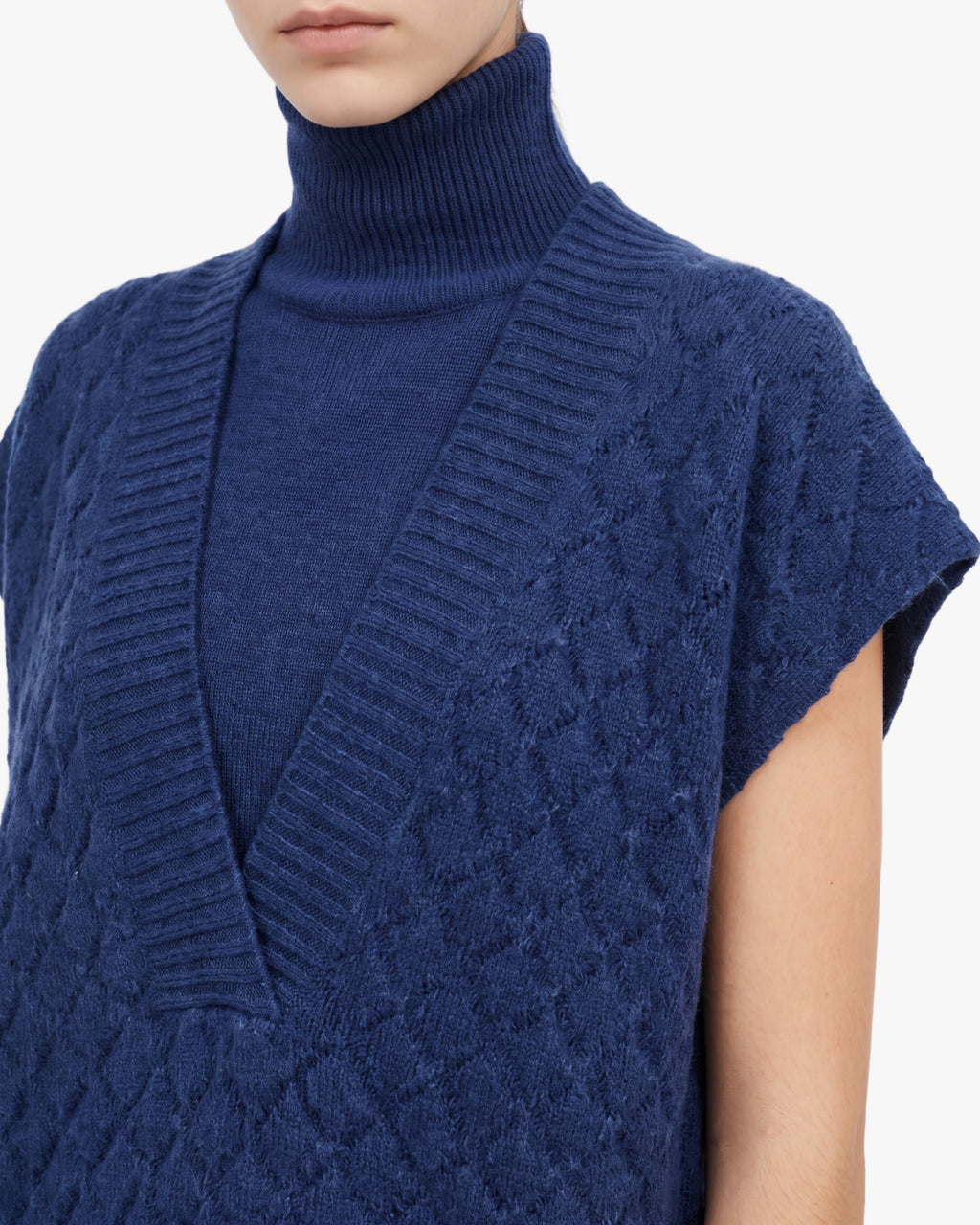 V-Neck Dress | The Moment 05 Women > Dresses