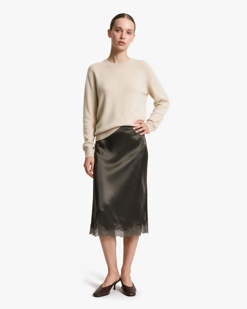 Women's Classic Prestige Crewneck · Beige Women > Crewneck Sweater
