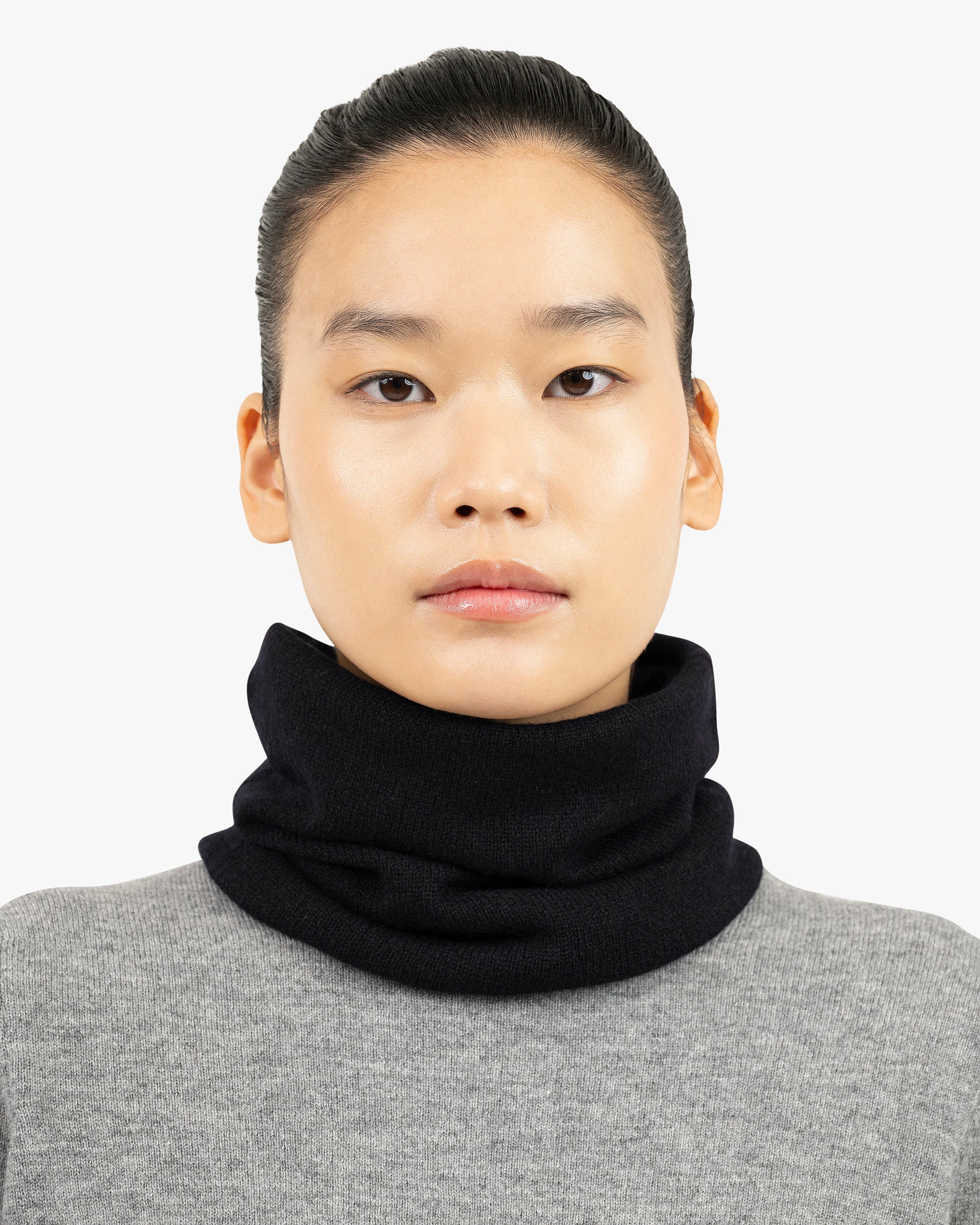 Essential Neck Warmer - Black Cashmere