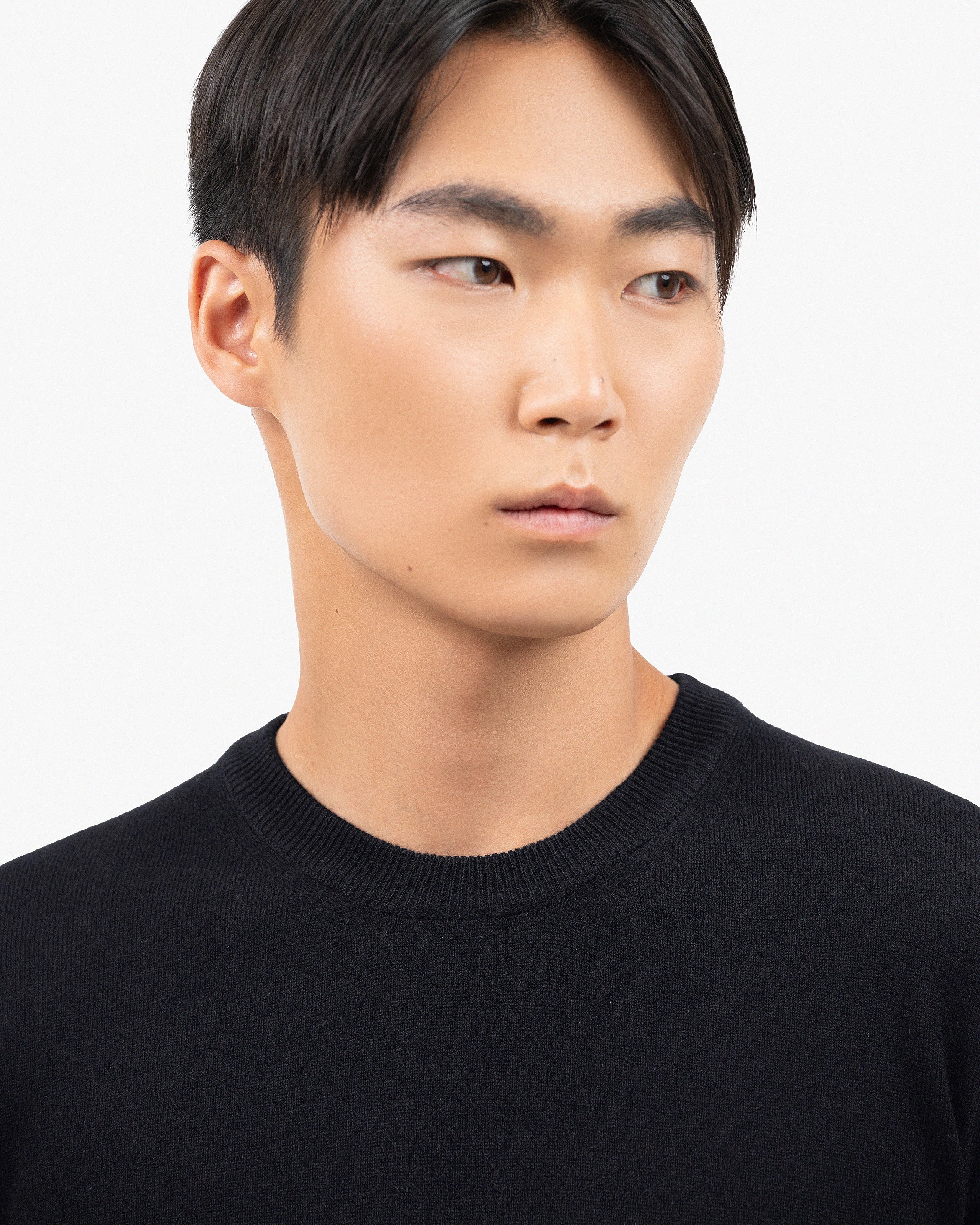 Men's Classic Crew Neck Sweater - Black Cashmere