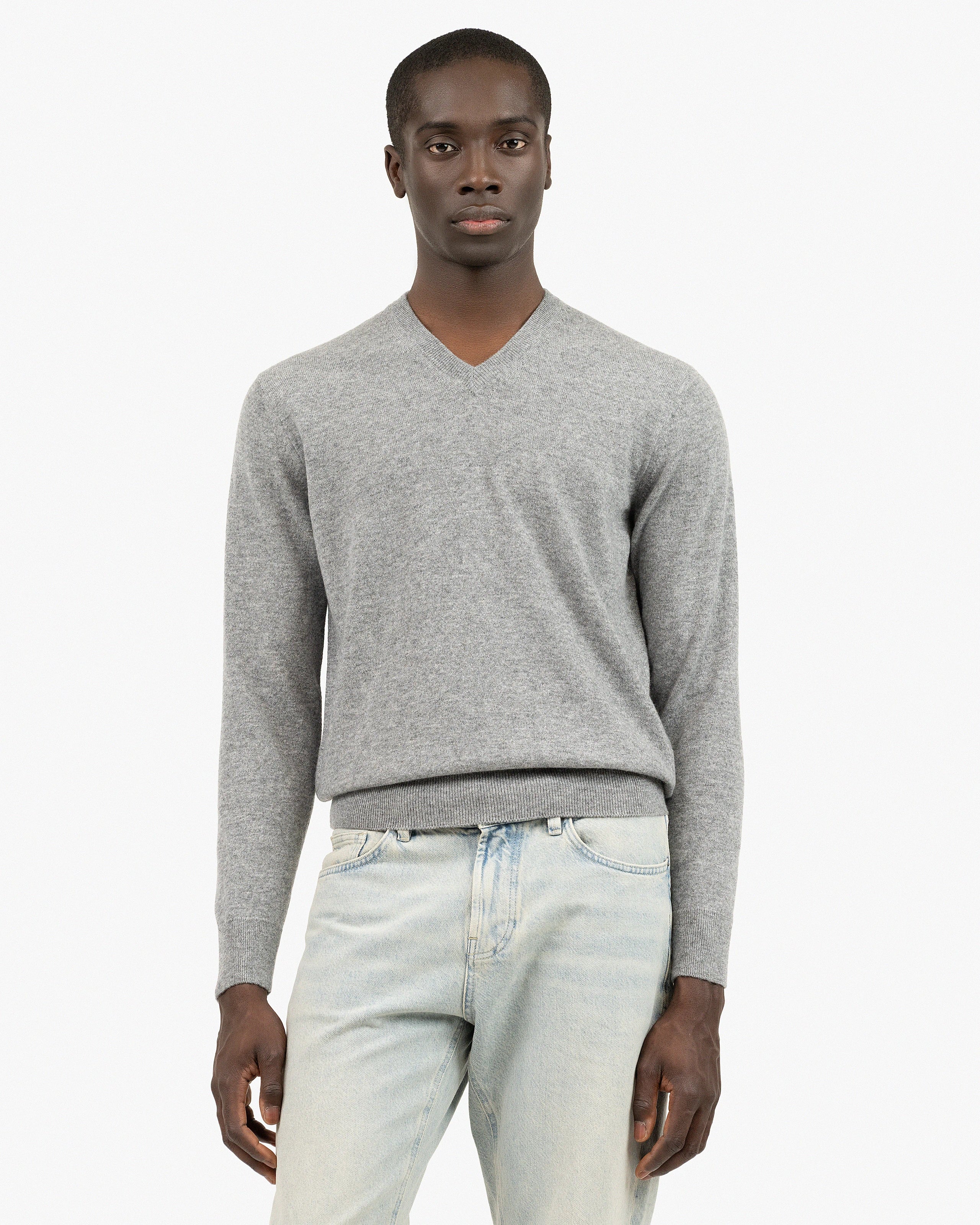 Men's Classic Cashmere V-Neck Sweater - Medium Grey | MaisonCashmere