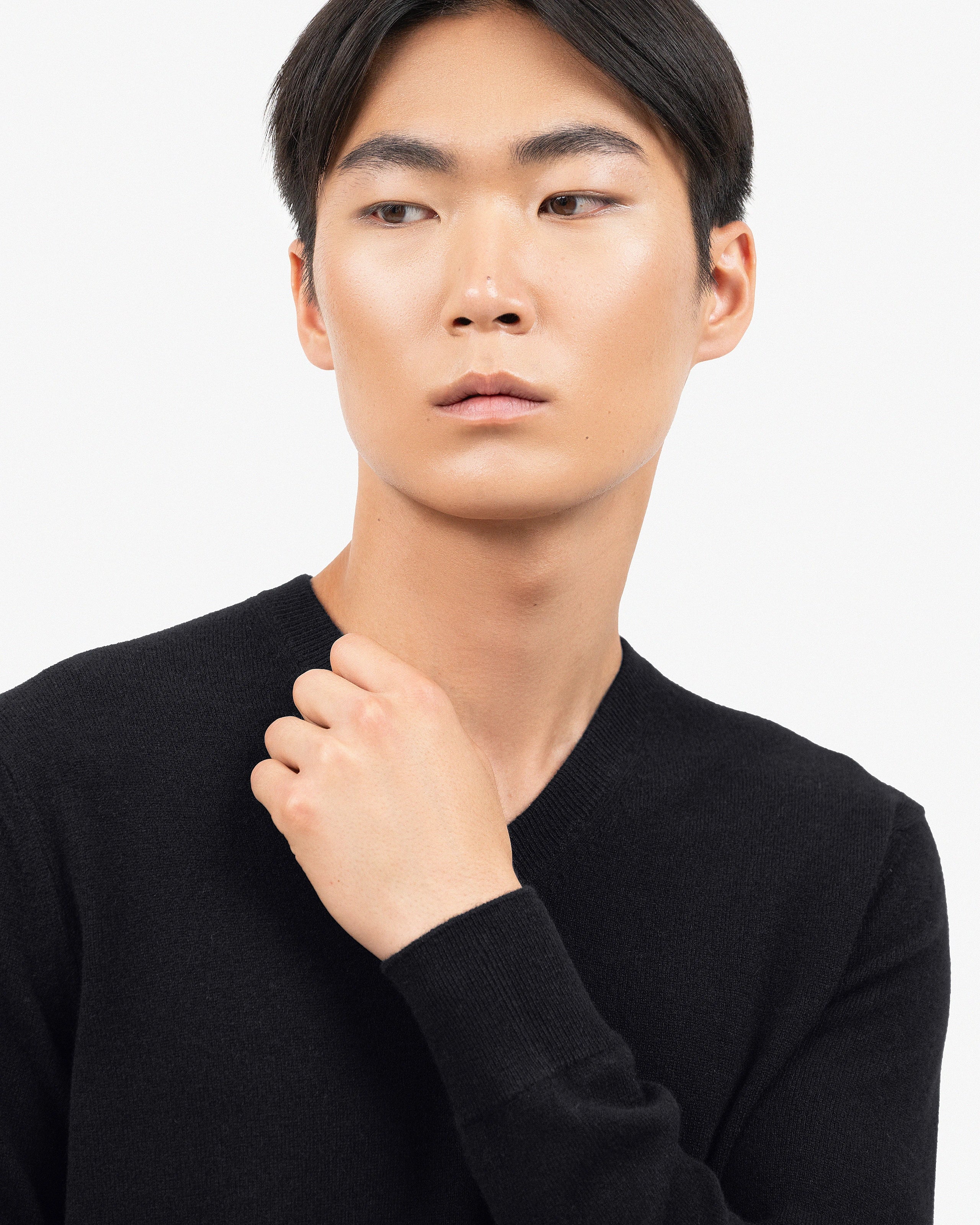 Men's Classic V-Neck Sweater - Black Cashmere