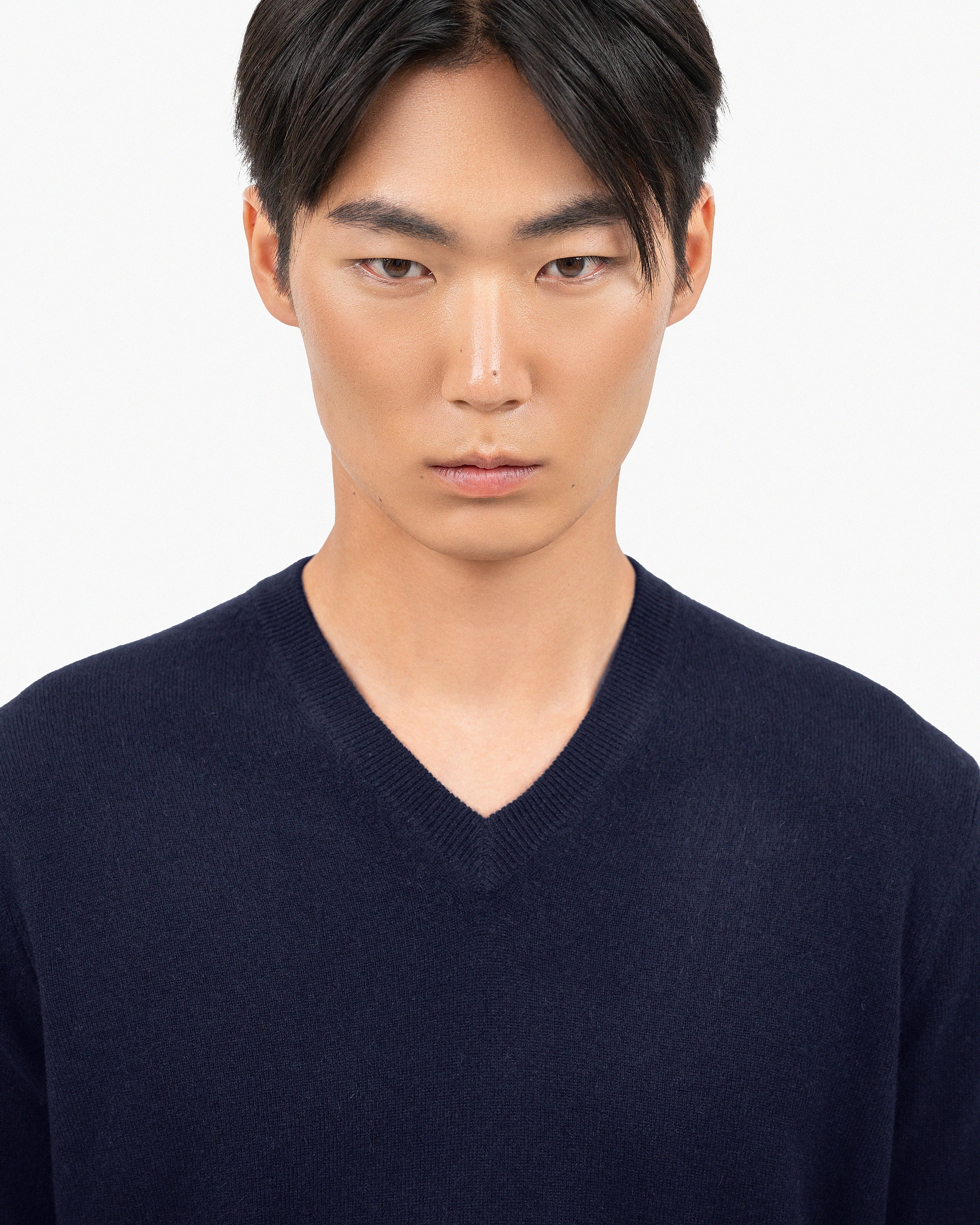 Men's Classic V-Neck Sweater - Night Blue Cashmere