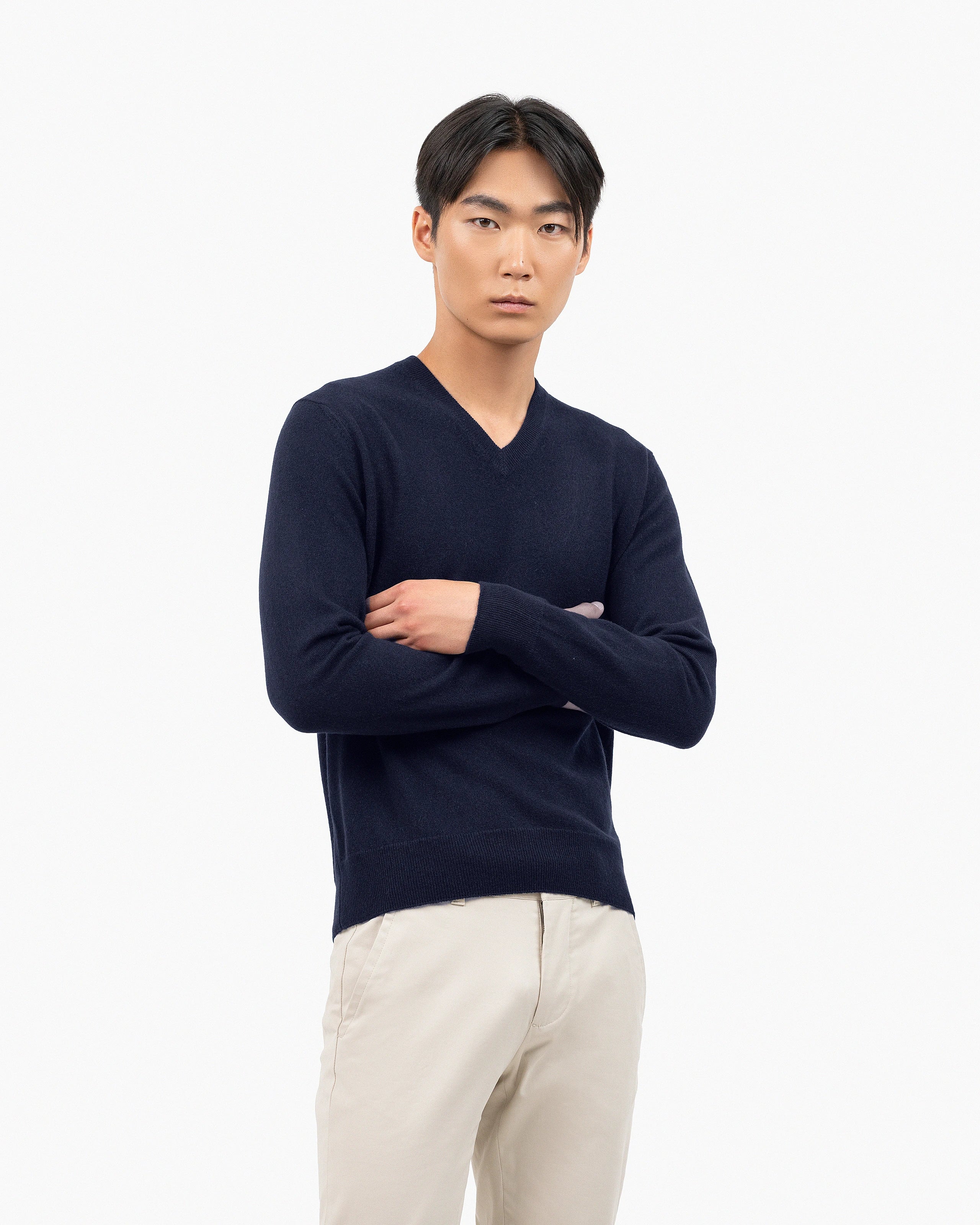 Men's Classic V-Neck Sweater - Night Blue Cashmere