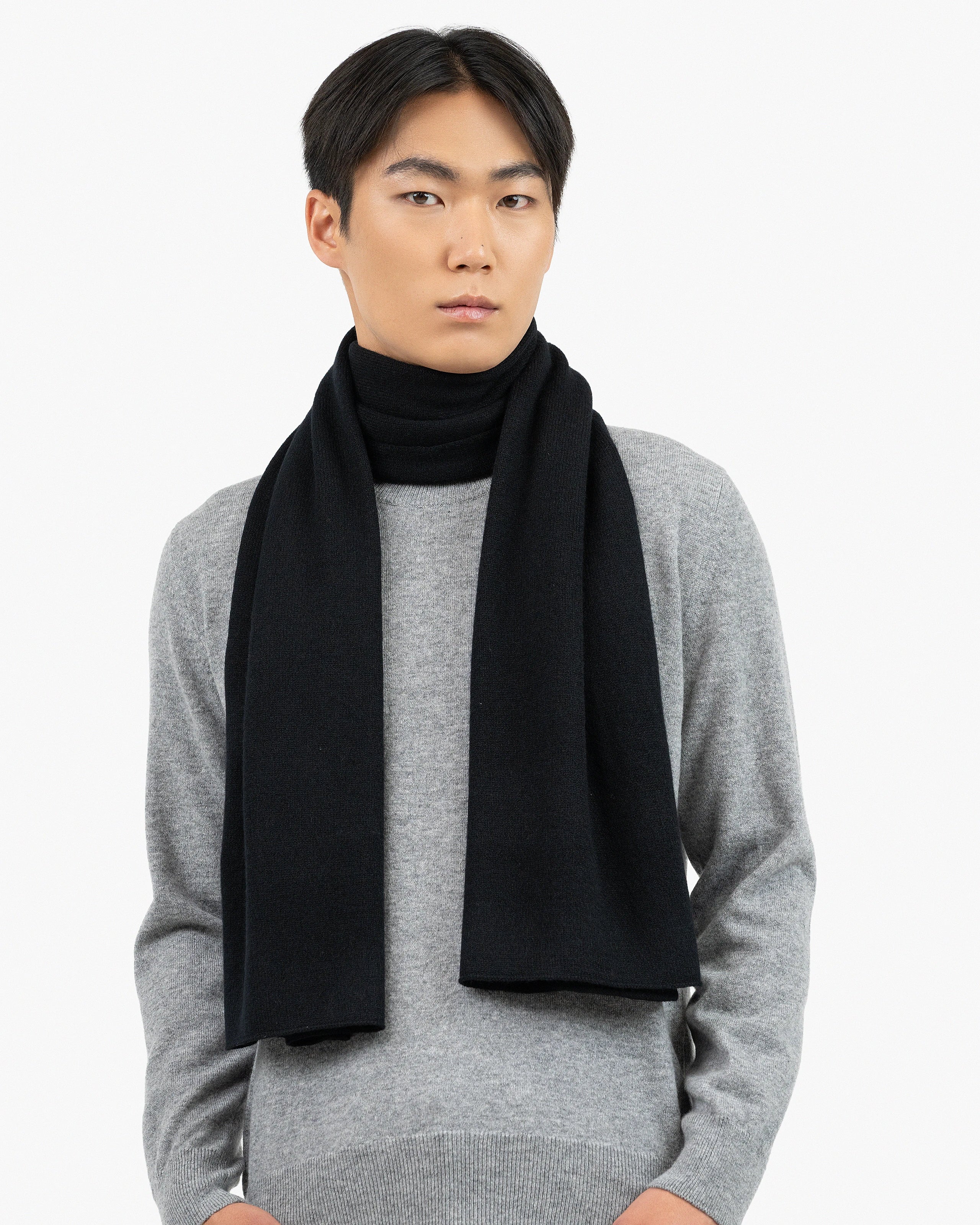 Essential Maxi Cashmere Scarf for Men - Black