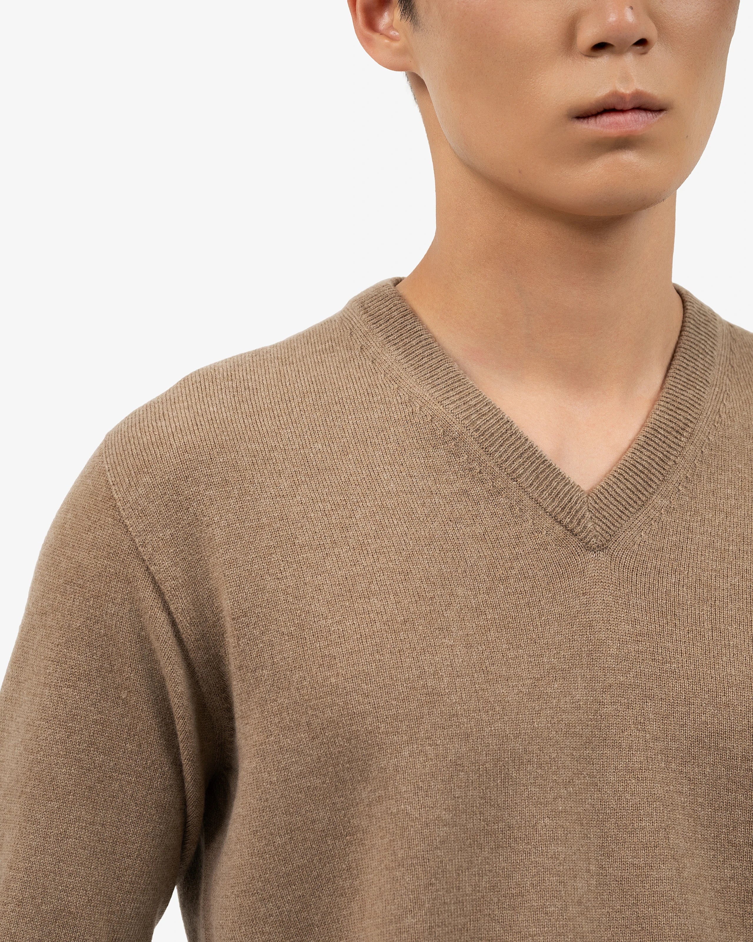 Men's Saxon V-Neck Sweater - Hazelnut Merino