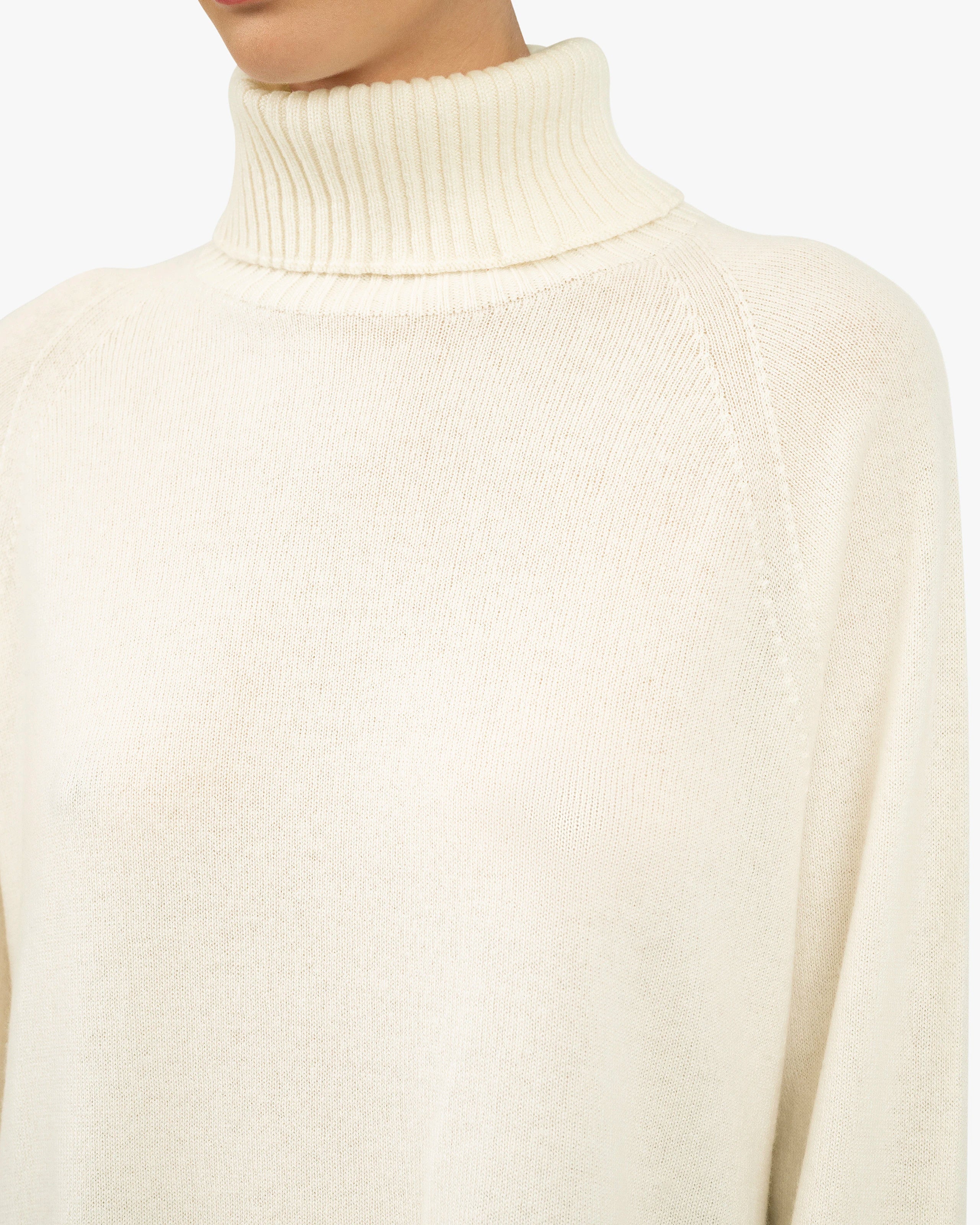 Mosel Maxi Turtleneck Sweater - White Cashmere