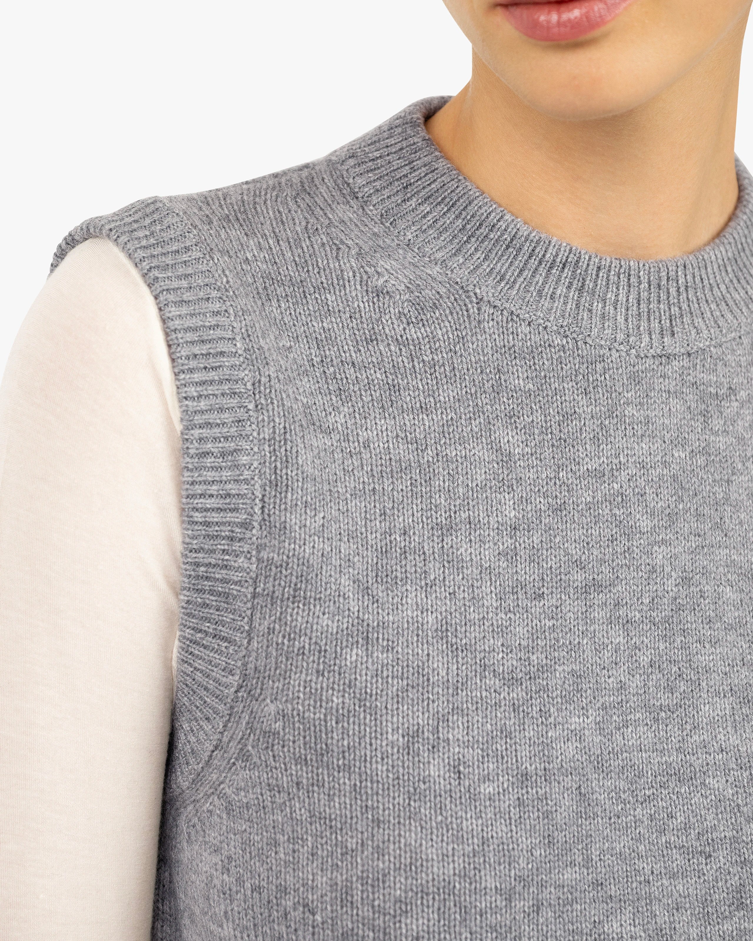 Sorapis Cashmere Cropped Vest - Medium Grey | MaisonCashmere