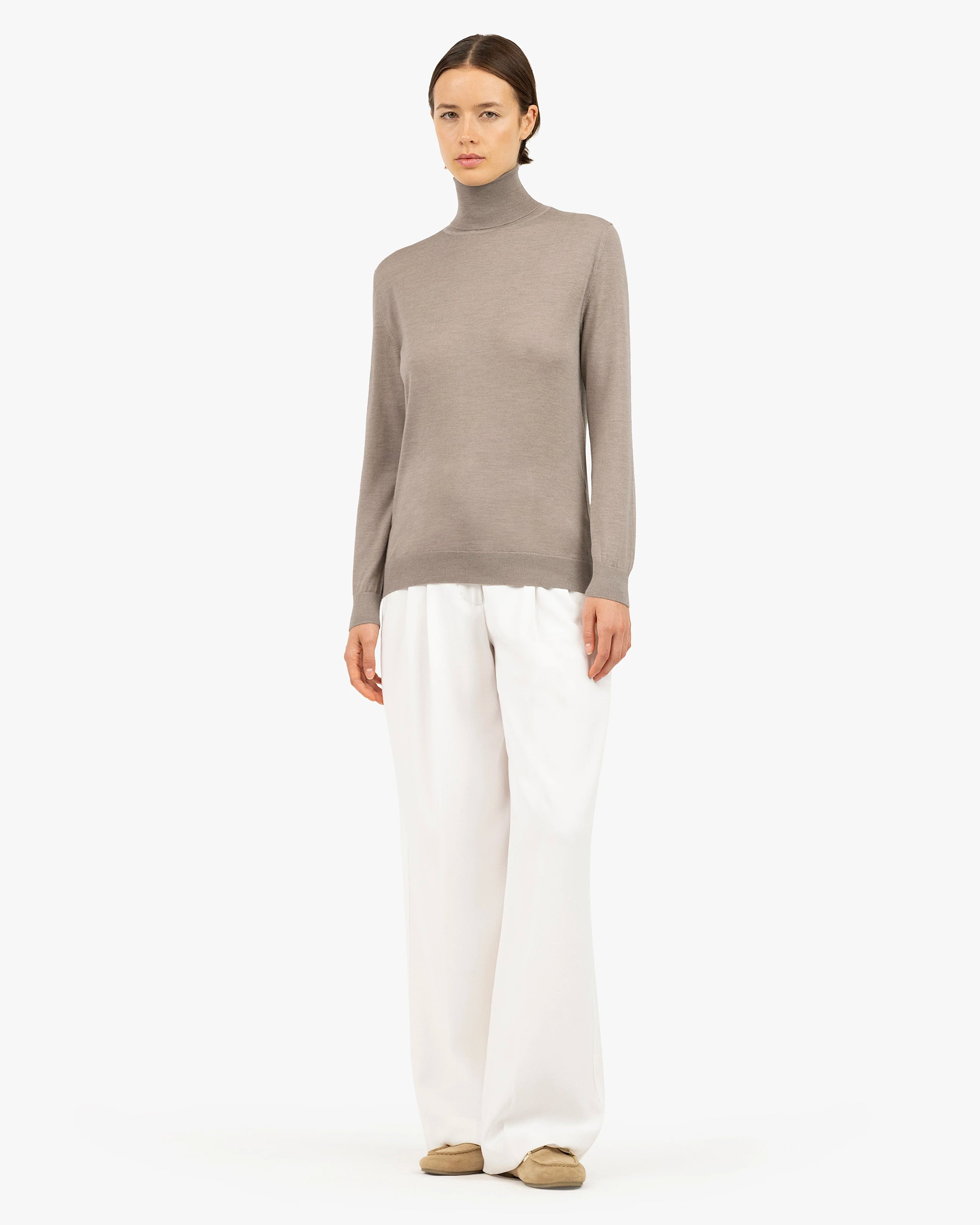 Women's Belvoir Turtleneck Sweater - Beige Cashmere / Seta