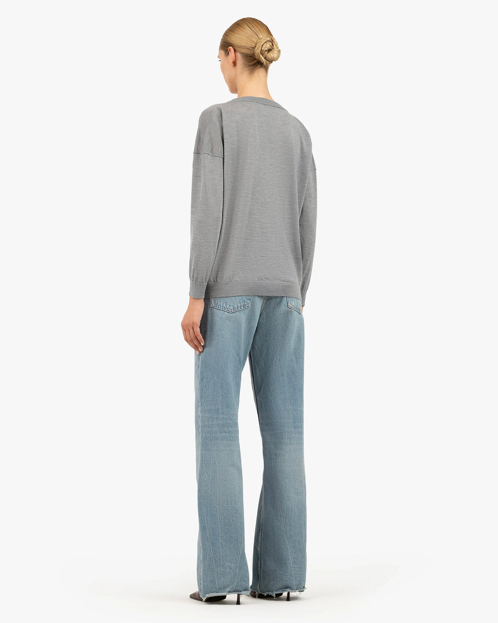 Women's Belvoir V-Neck Sweater - Grey Cashmere / Seta