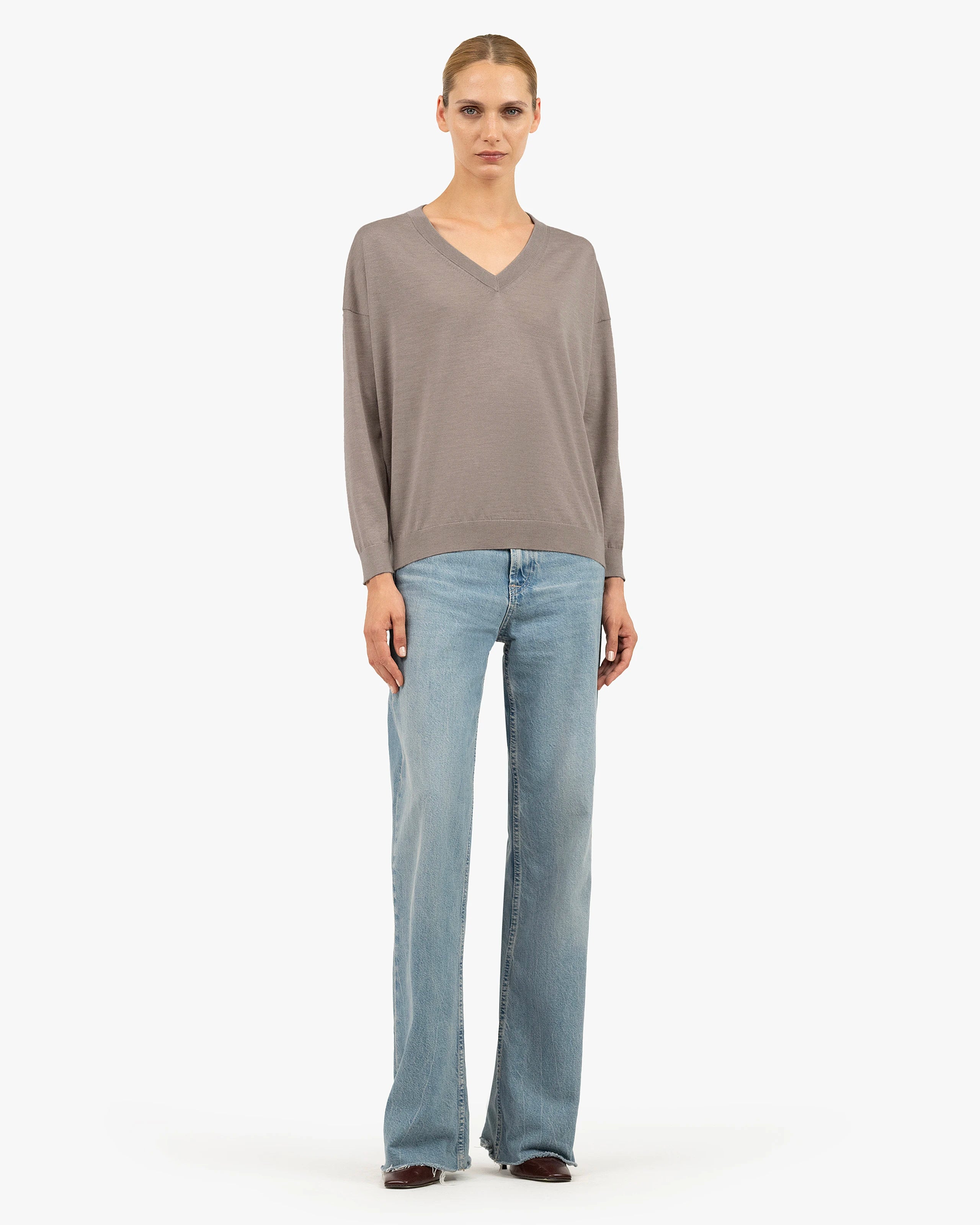 Women's Belvoir V-Neck Sweater - Beige Cashmere / Seta