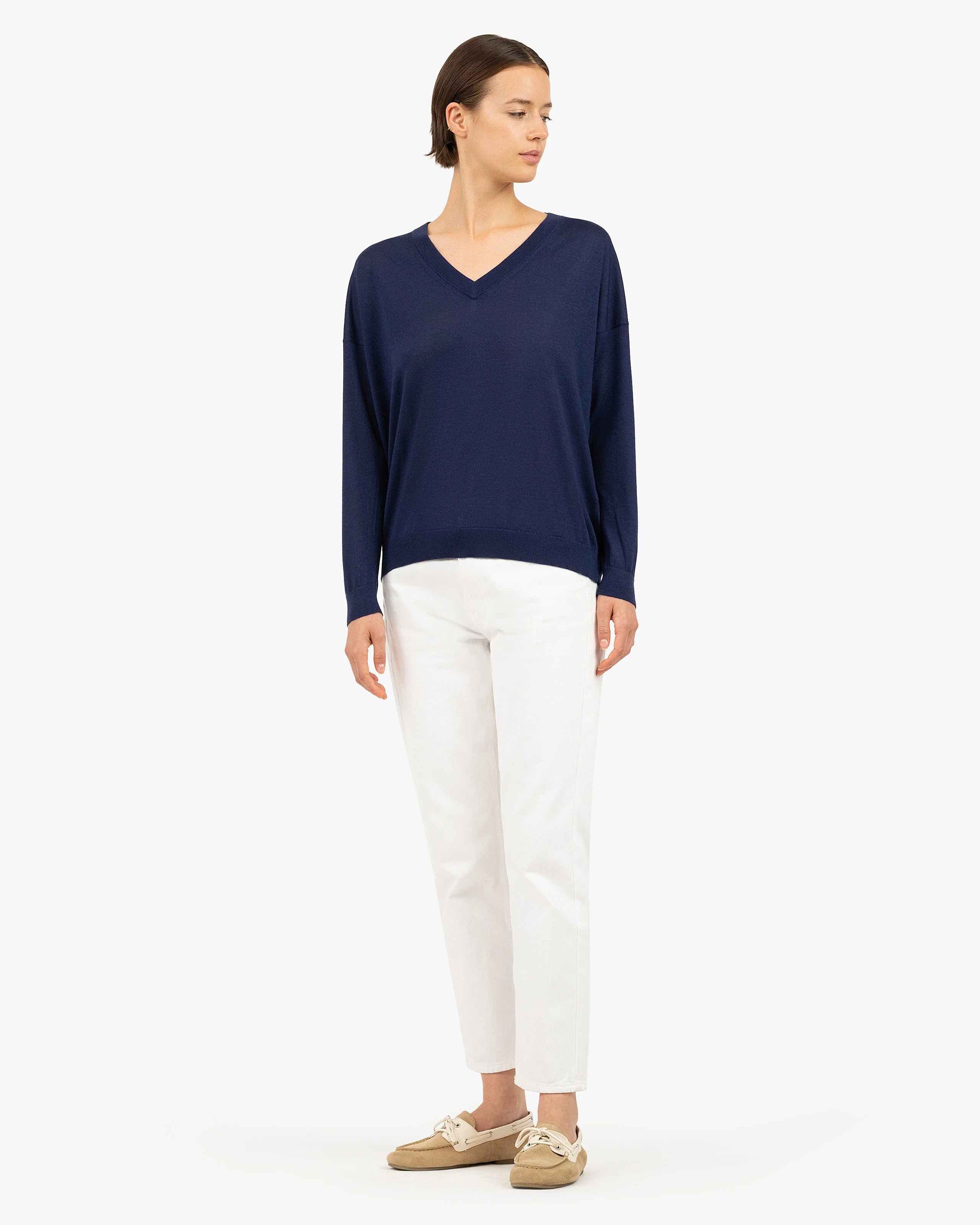 Women's Belvoir V-Neck Sweater - Blue Cashmere / Seta