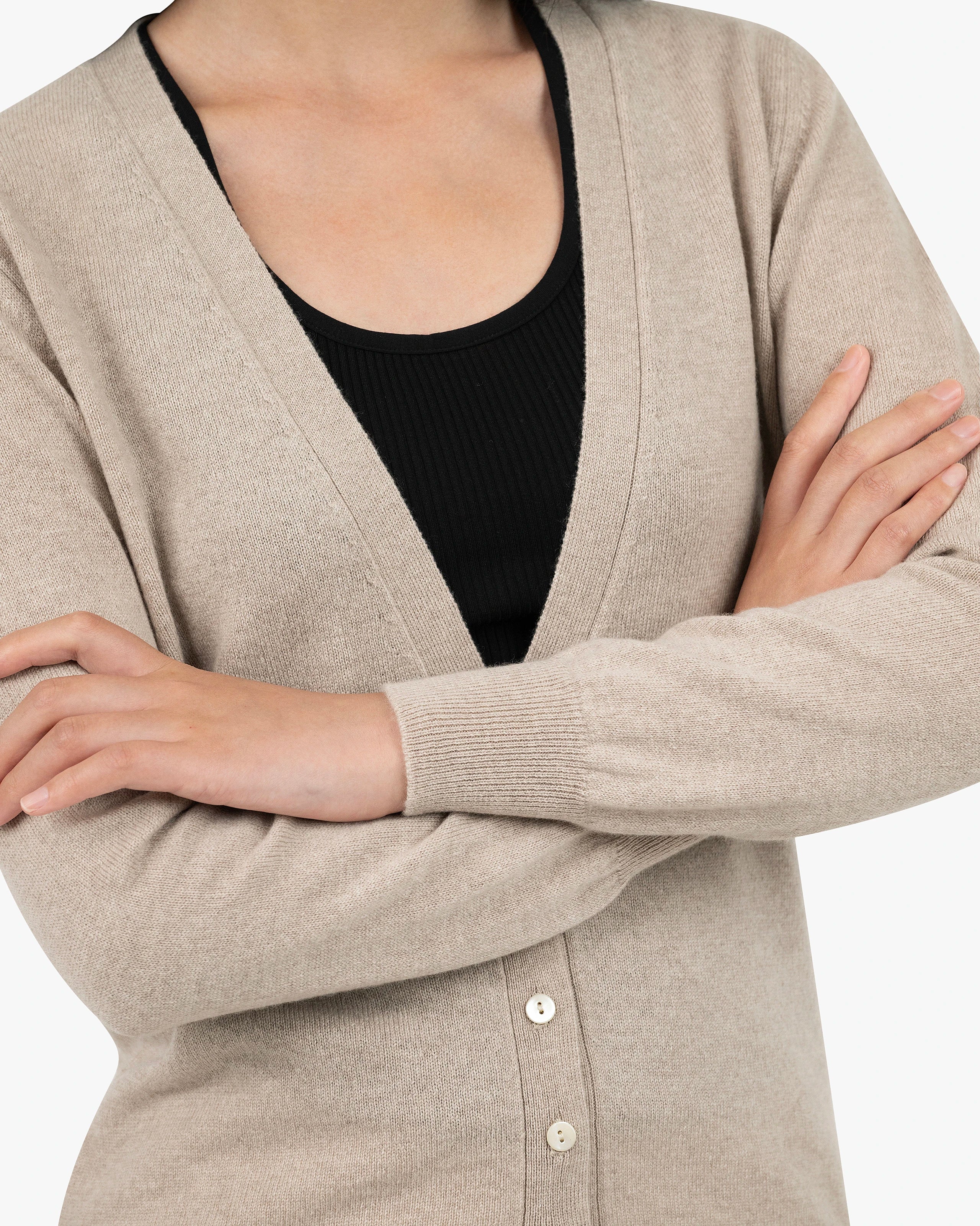 Women's Essential V-Neck Cardigan - Beige Cashmere