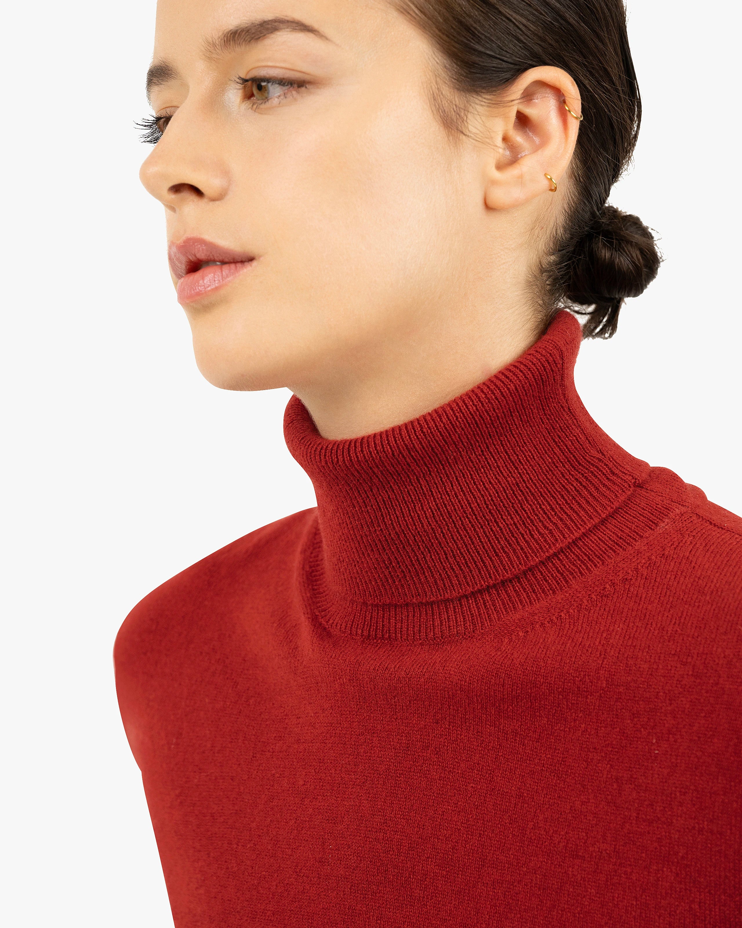 Women's Essential Turtleneck Sweater - Red Cashmere