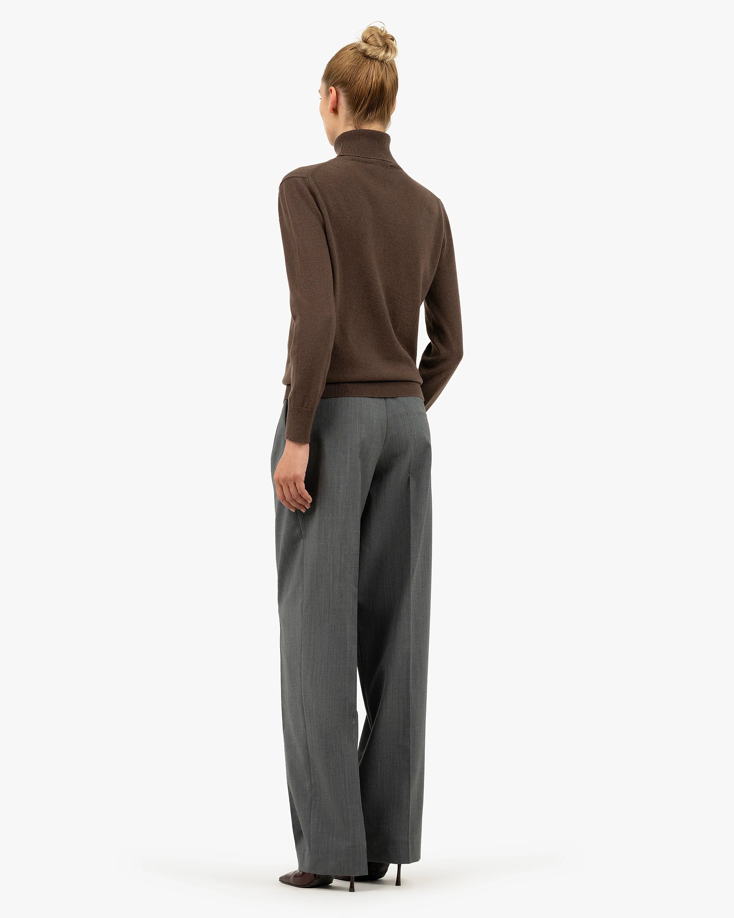 Women's Essential Turtleneck Sweater - Brown Cashmere