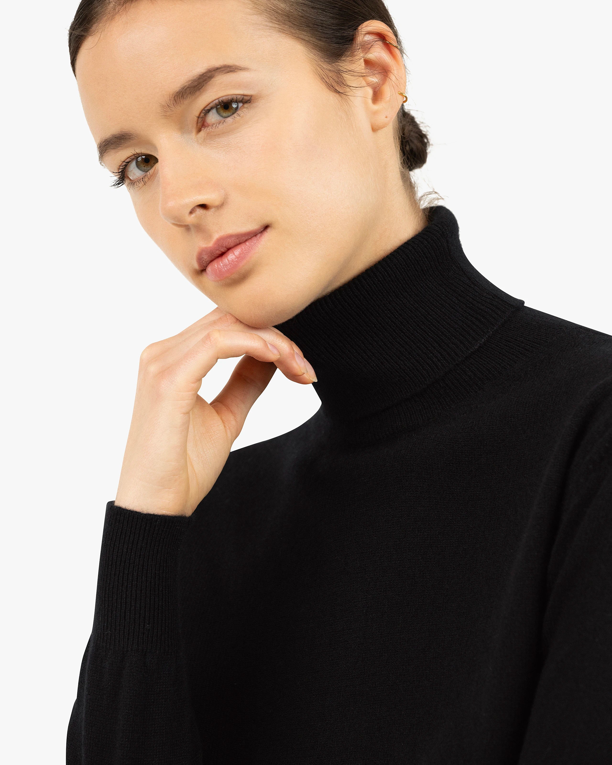 Women's Essential Cashmere Turtleneck Sweater - Black | MaisonCashmere