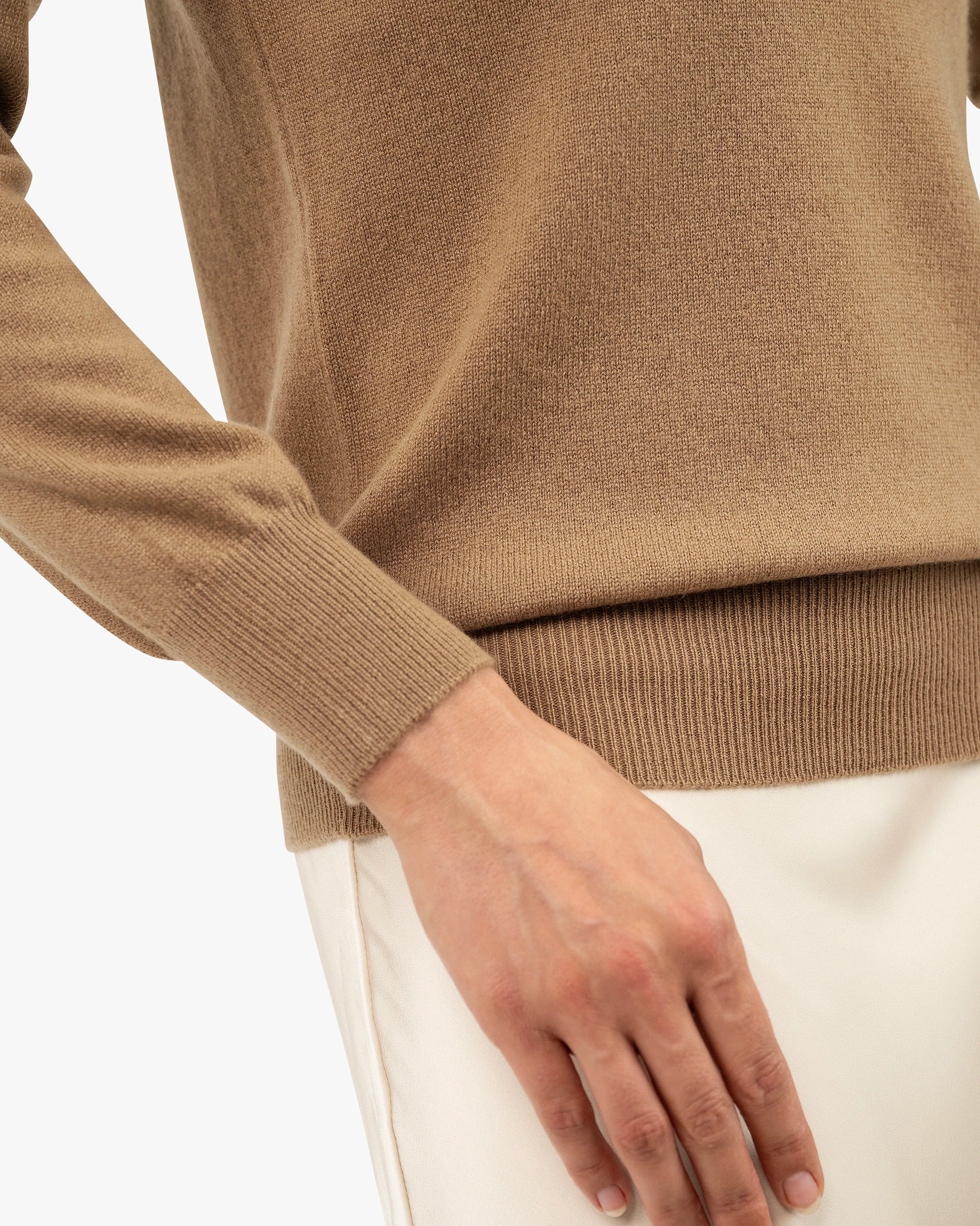 Women's Essential Turtleneck Sweater - Camel Cashmere