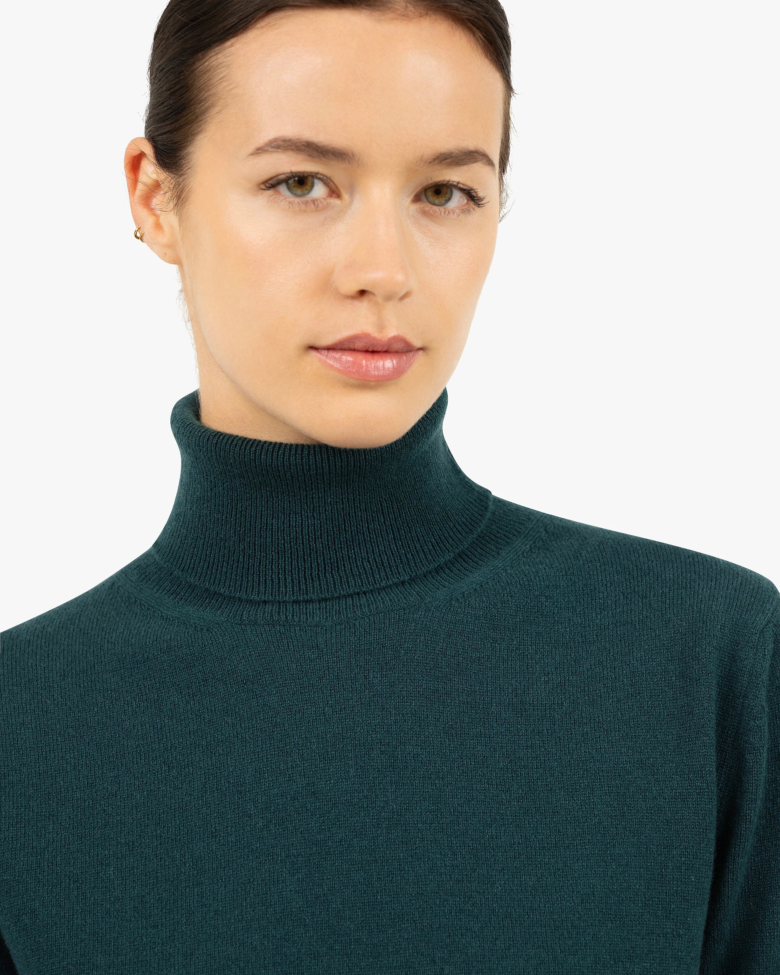Women's Essential Turtleneck Sweater - Green Cashmere