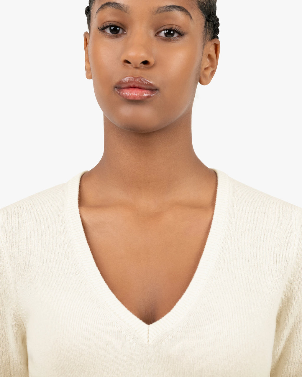 Women's Essential V-Neck Sweater - White Cashmere