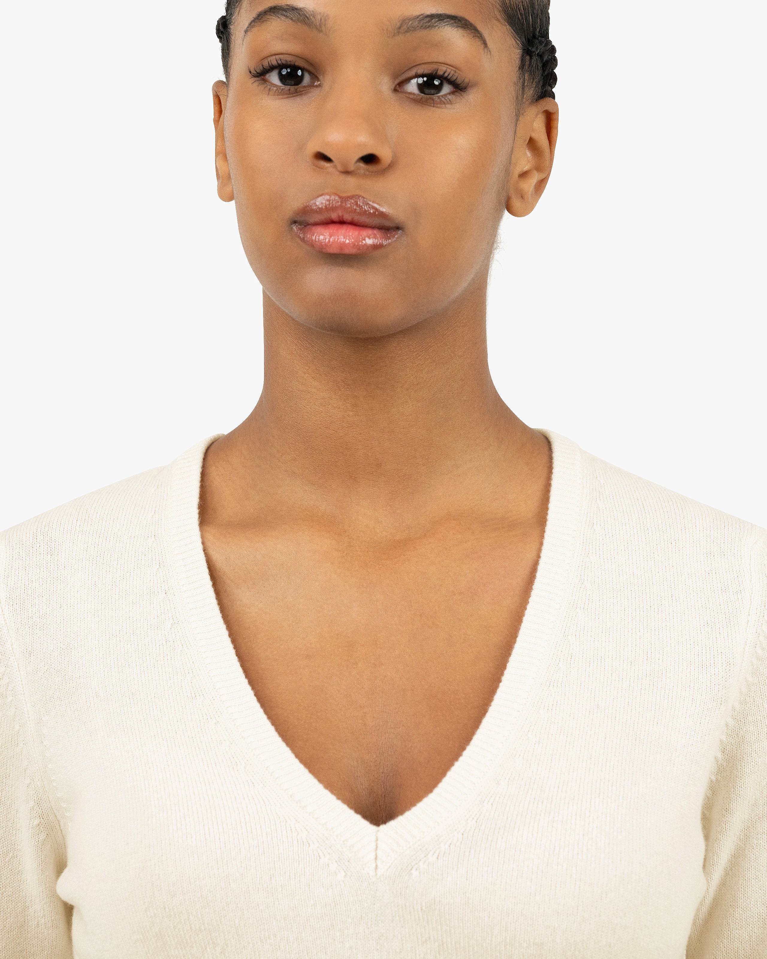 Women's Essential V-Neck Sweater - White Cashmere