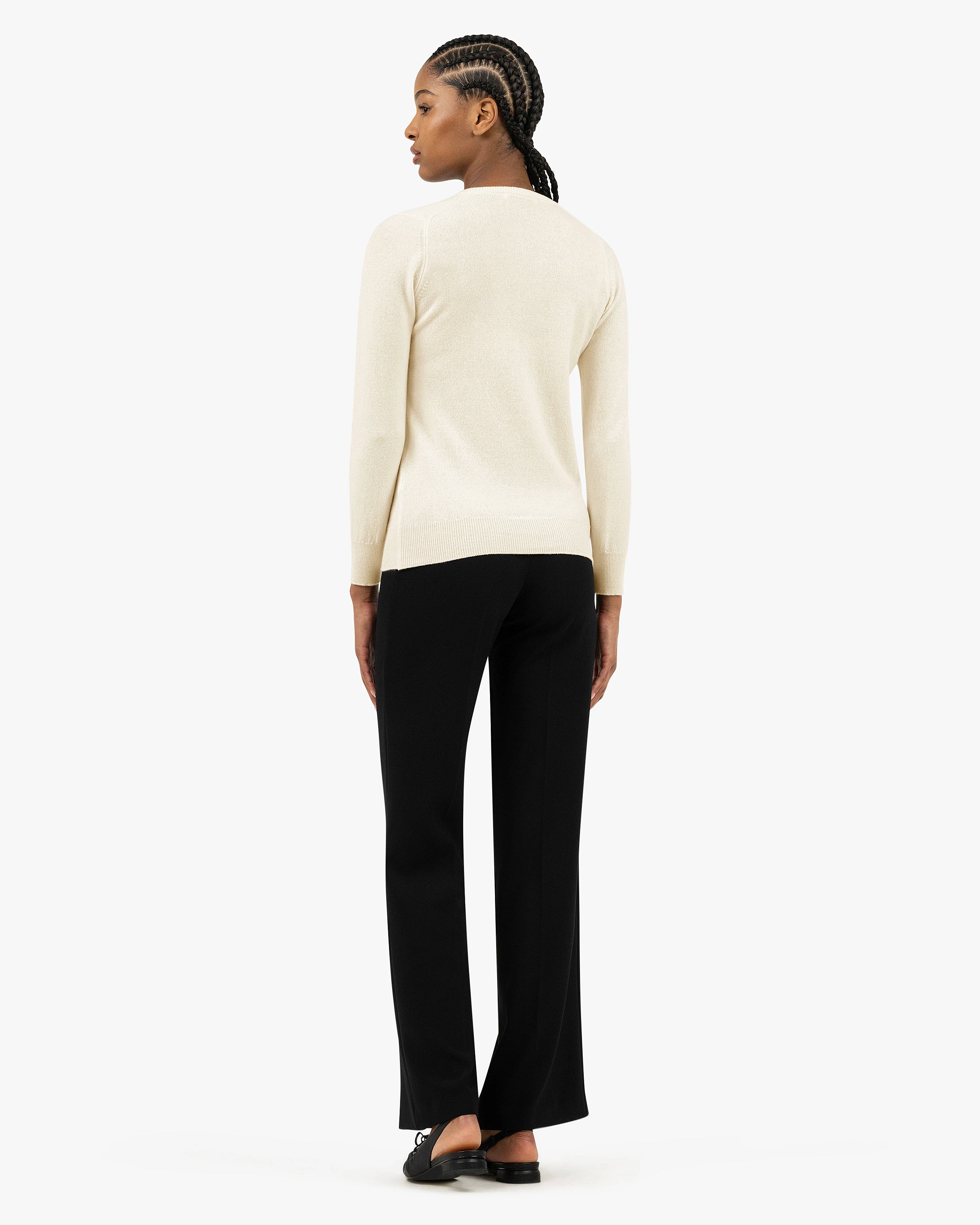 Women's Essential V-Neck Sweater - White Cashmere