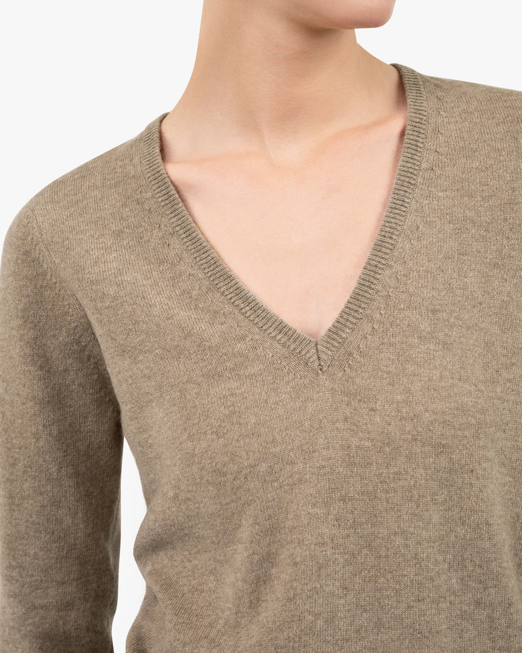 Women's Essential V-Neck Sweater - Taupe Cashmere