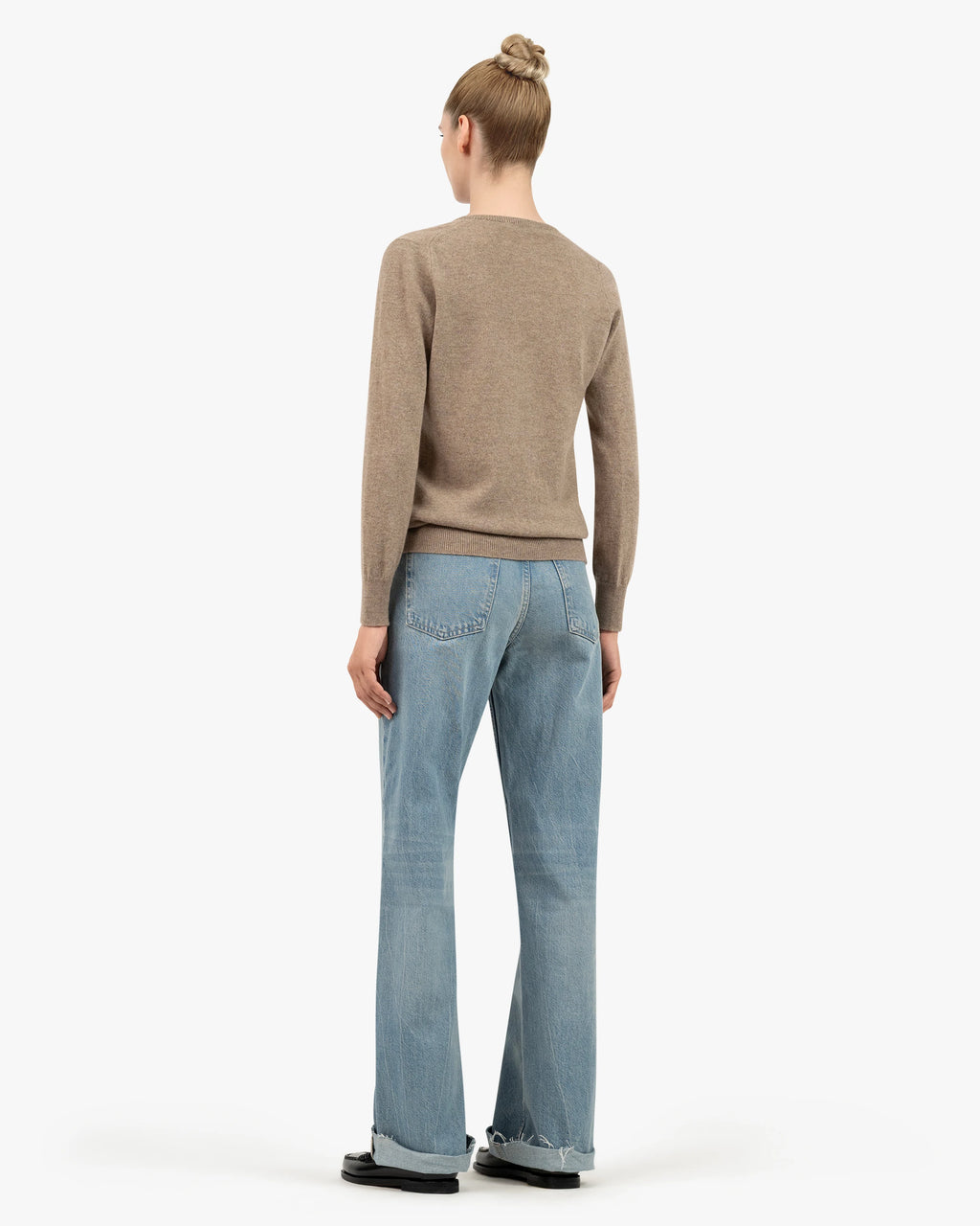 Women's Essential V-Neck Sweater - Taupe Cashmere