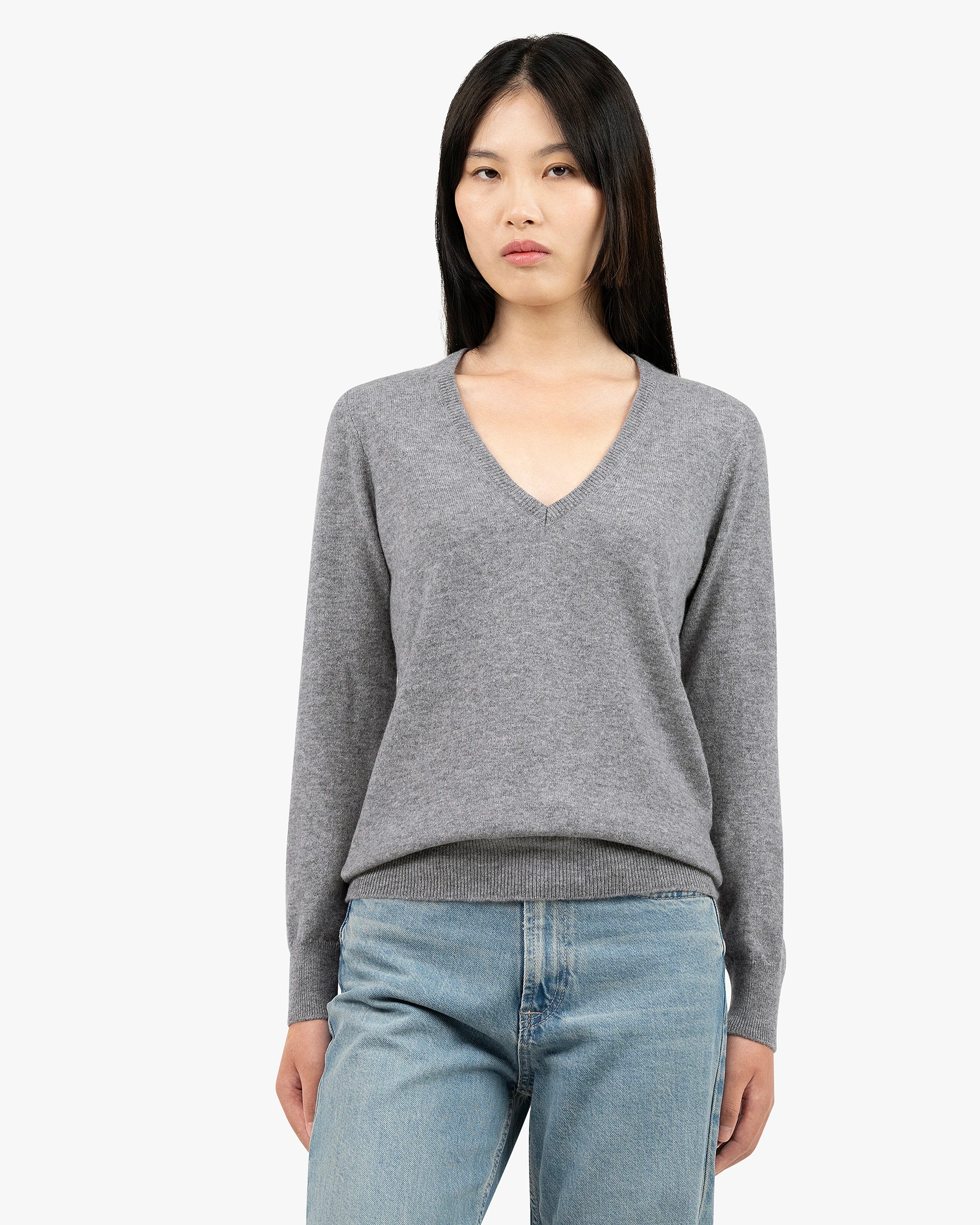 Women's Essential V-Neck Sweater - Medium Grey Cashmere