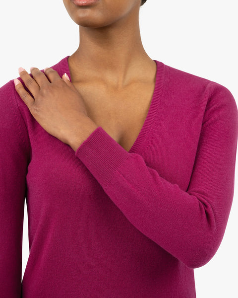 Women's Essential V-Neck Sweater - Magenta Cashmere
