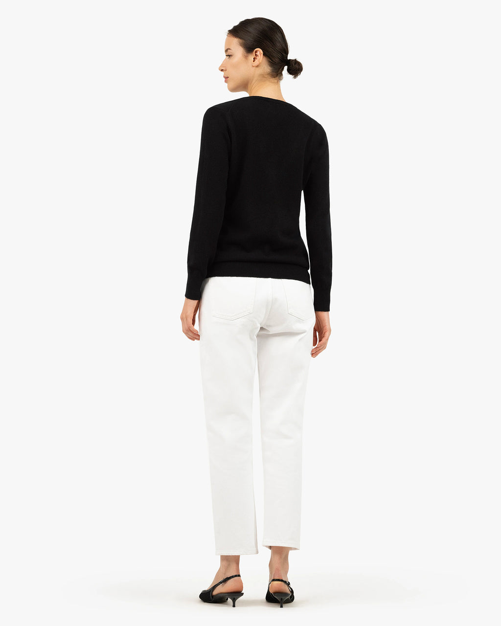 Women's Essential V-Neck Sweater - Black Cashmere