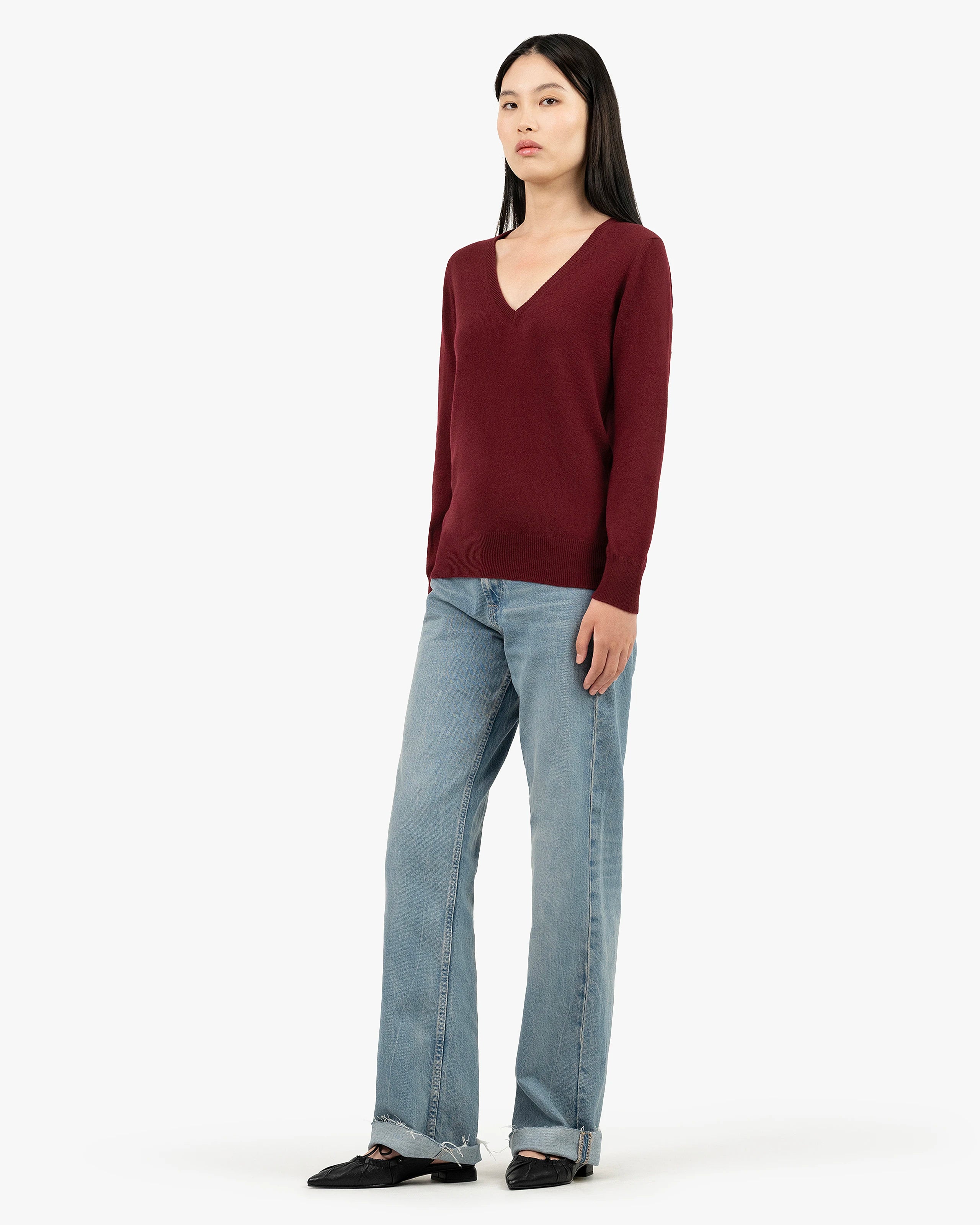 Women's Essential V-Neck Sweater - Bordeaux Cashmere