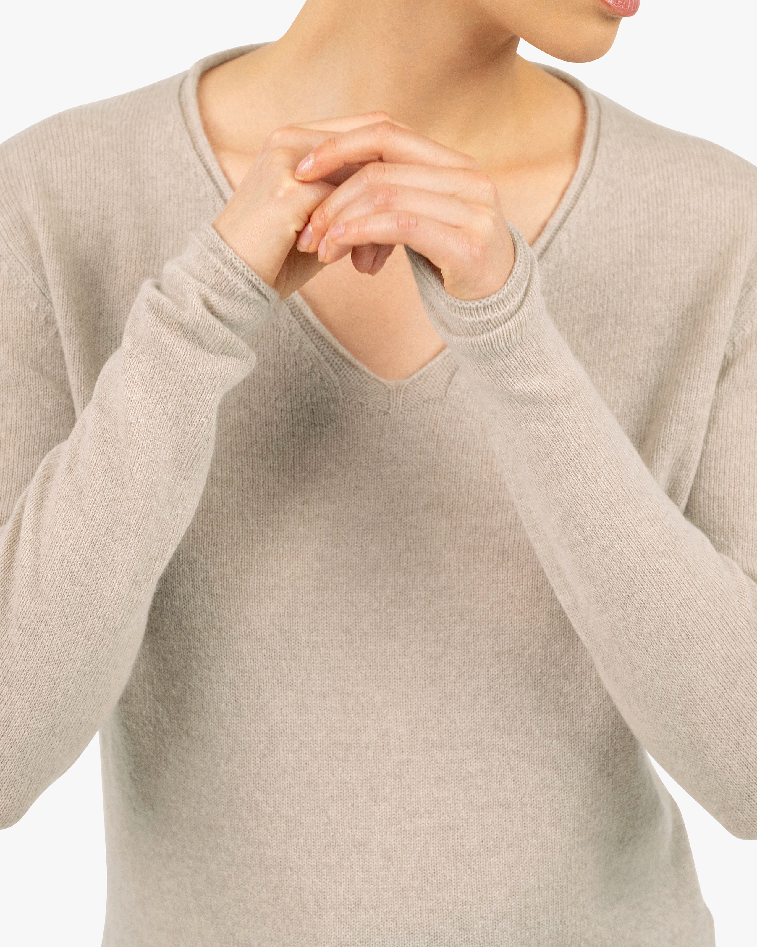 Lightness V-Neck Sweater - Beige Cashmere