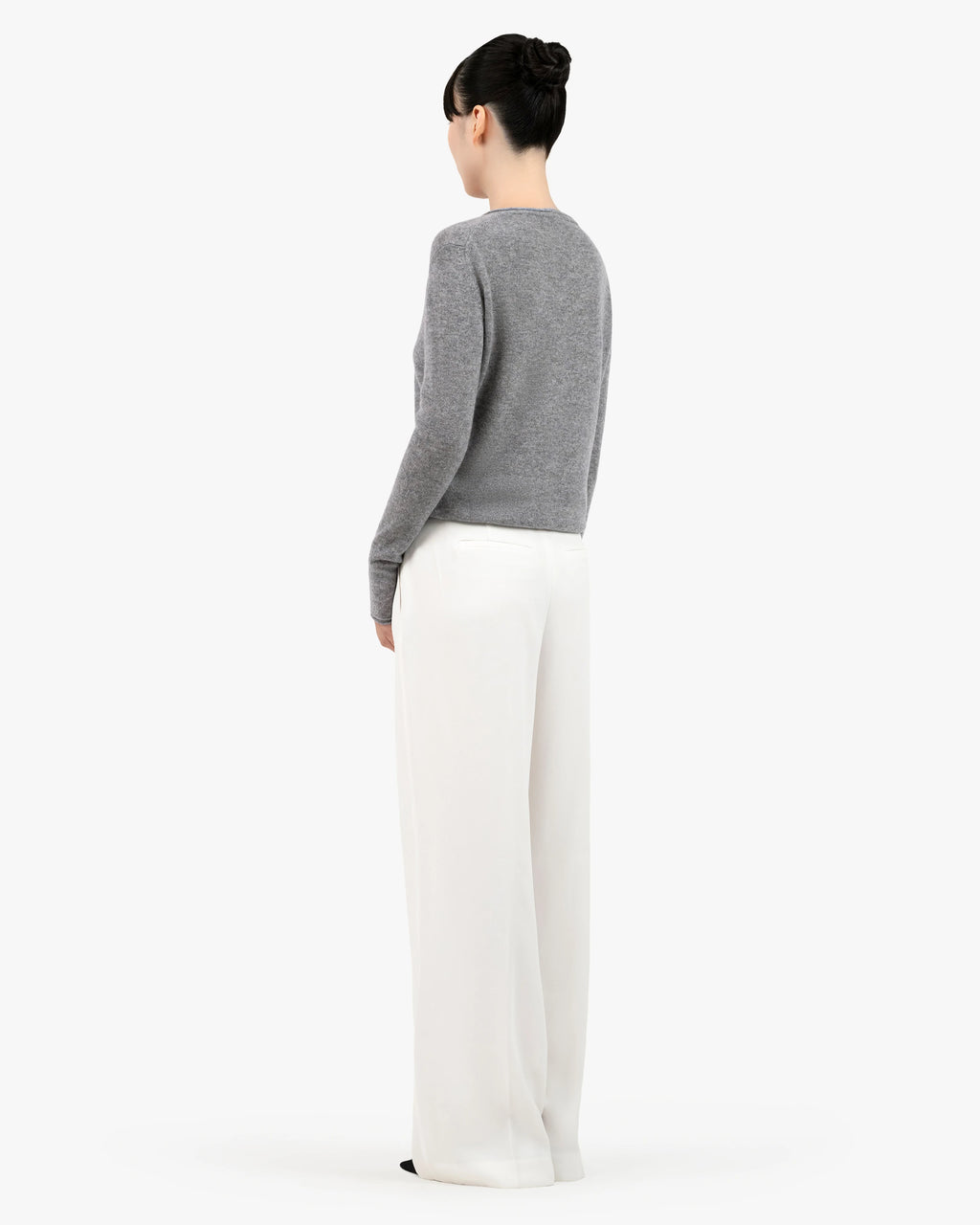 Lightness V-Neck Sweater - Medium Grey Cashmere