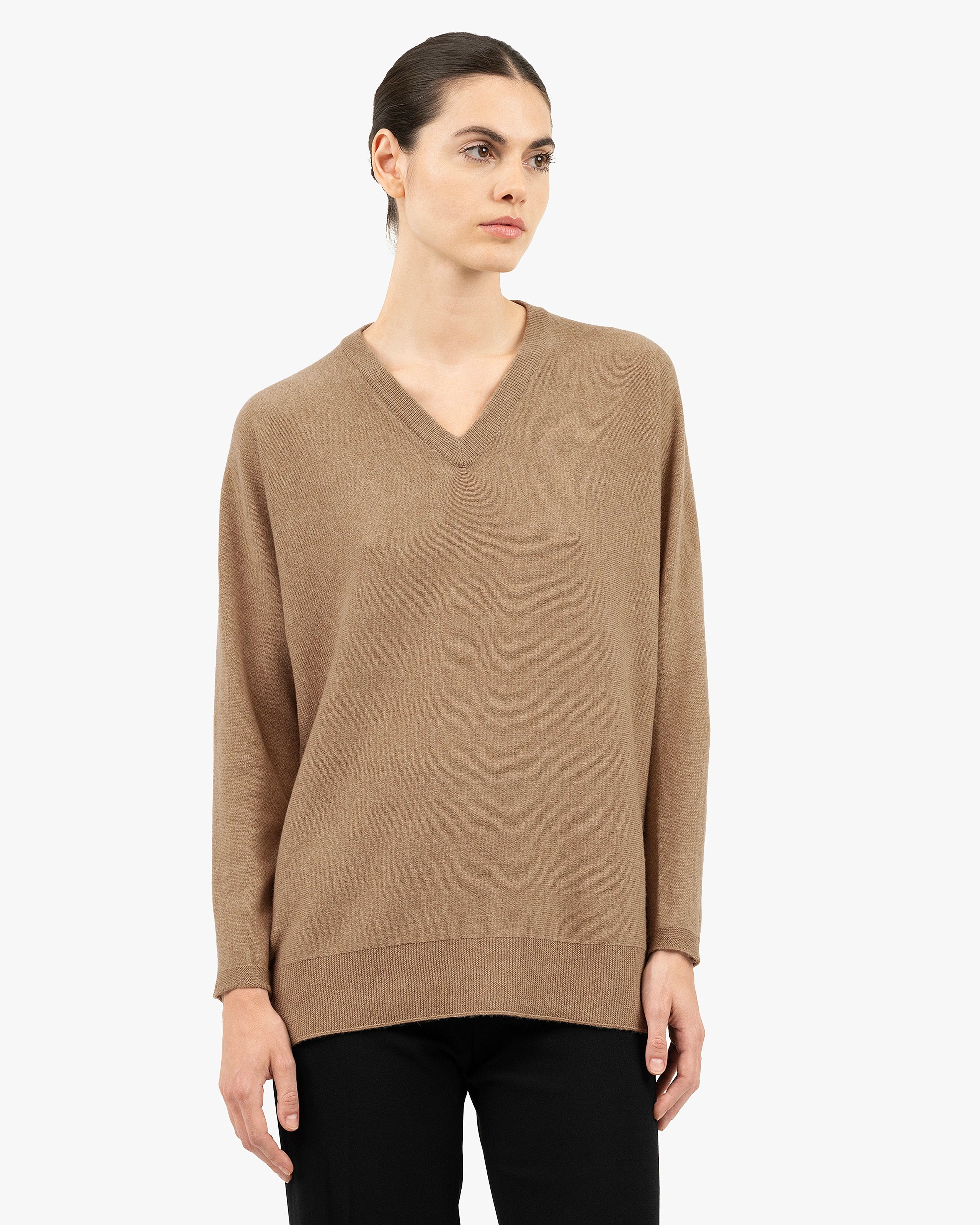 malo マーロ　コットン　リネン　Ｖネックニット　ベージュ Women's Milford Merino V-Neck Sweater - Hazelnut | MaisonCashmere
