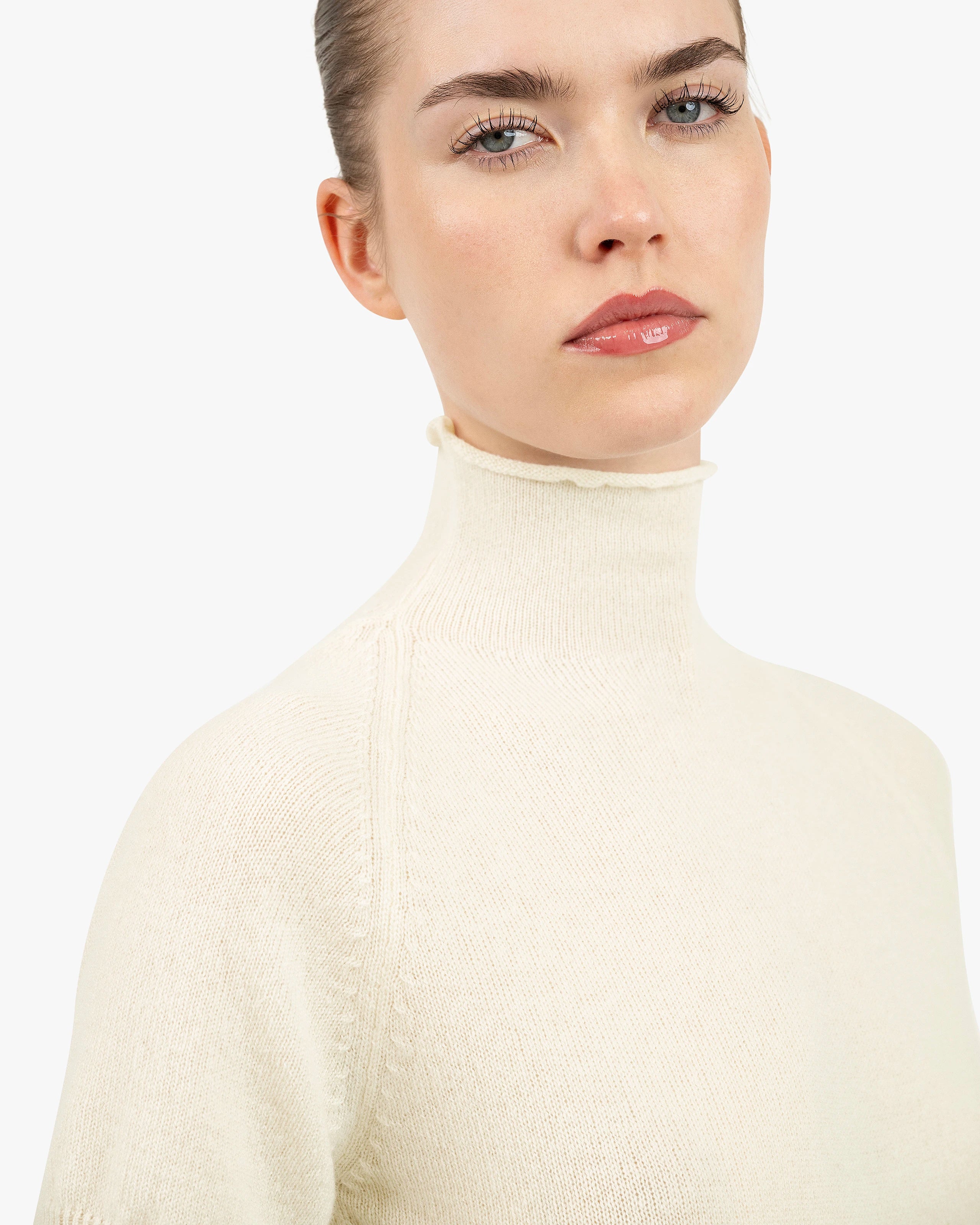 Piuma Mock Neck Tee - White Cashmere