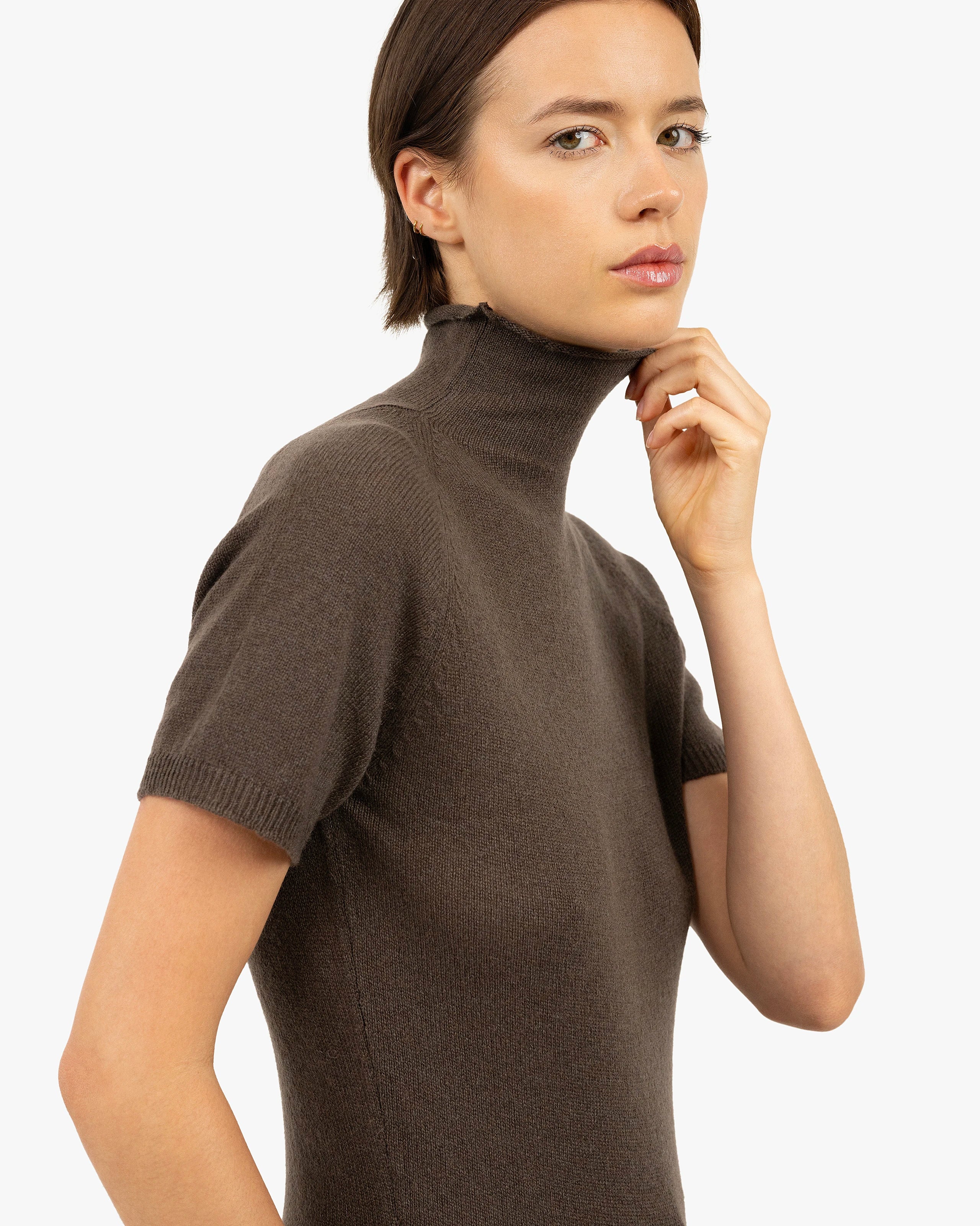 Piuma Mock Neck Tee - Brown Cashmere