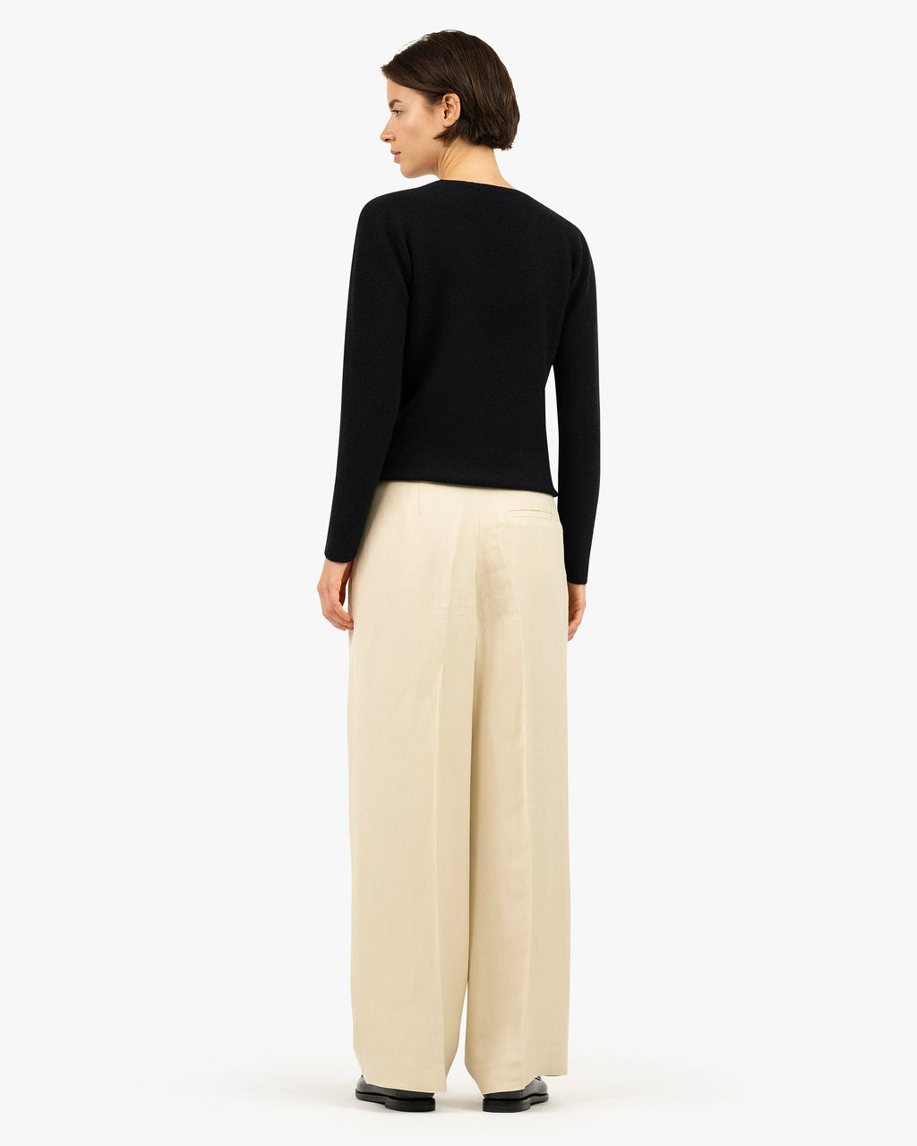 Women's Soffio V-Neck Sweater - Black Cashmere